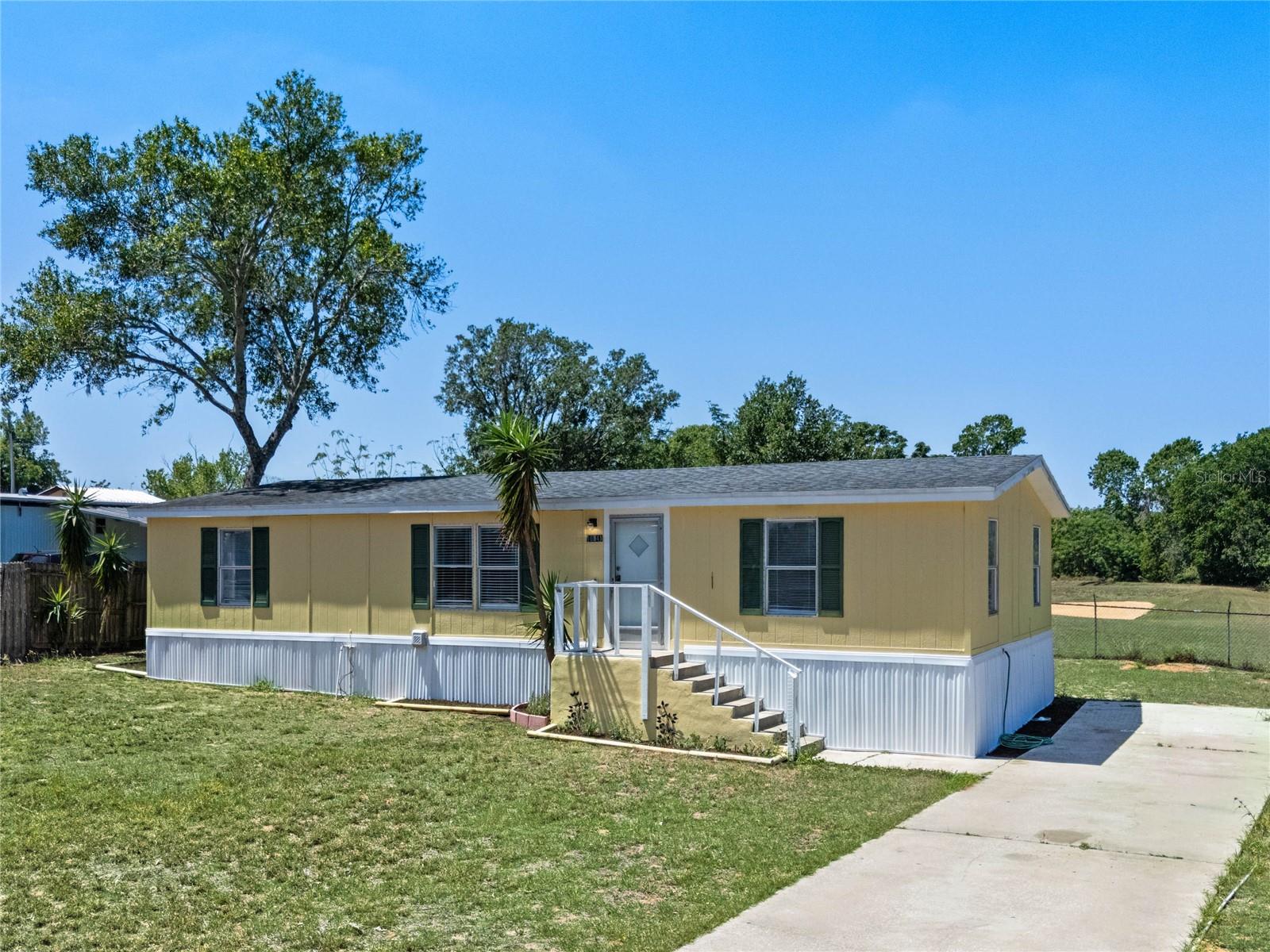 Image 3 of 37 For 16941 Bay Avenue