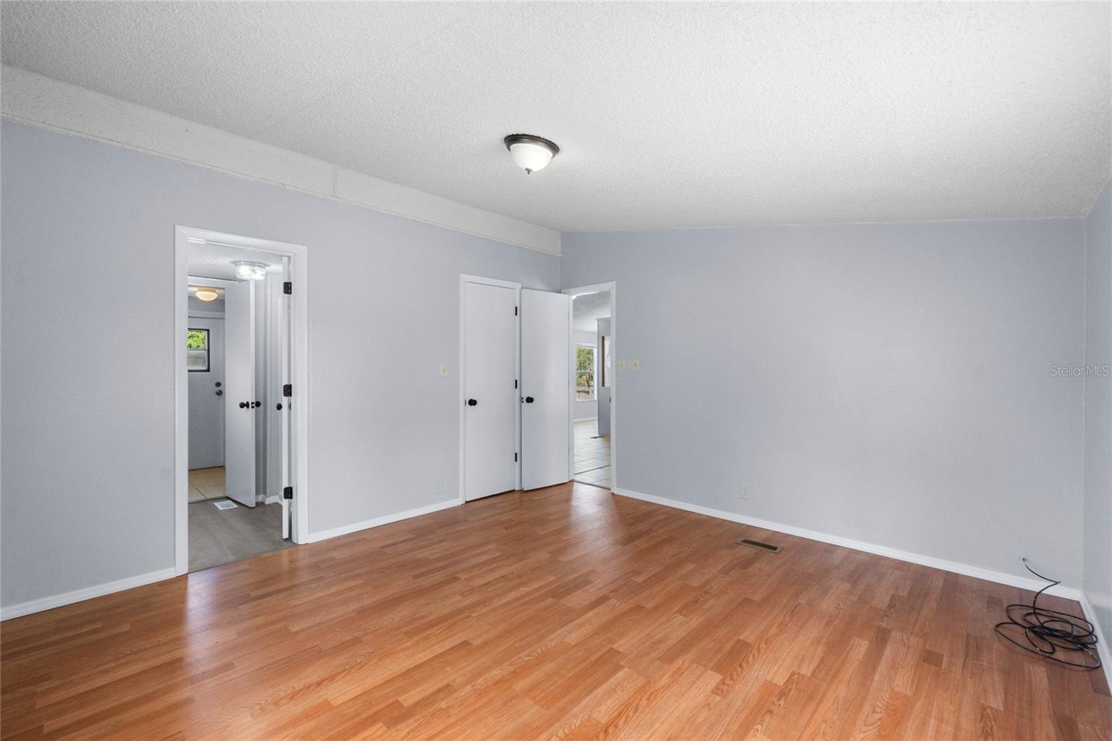 Image 6 of 37 For 16941 Bay Avenue
