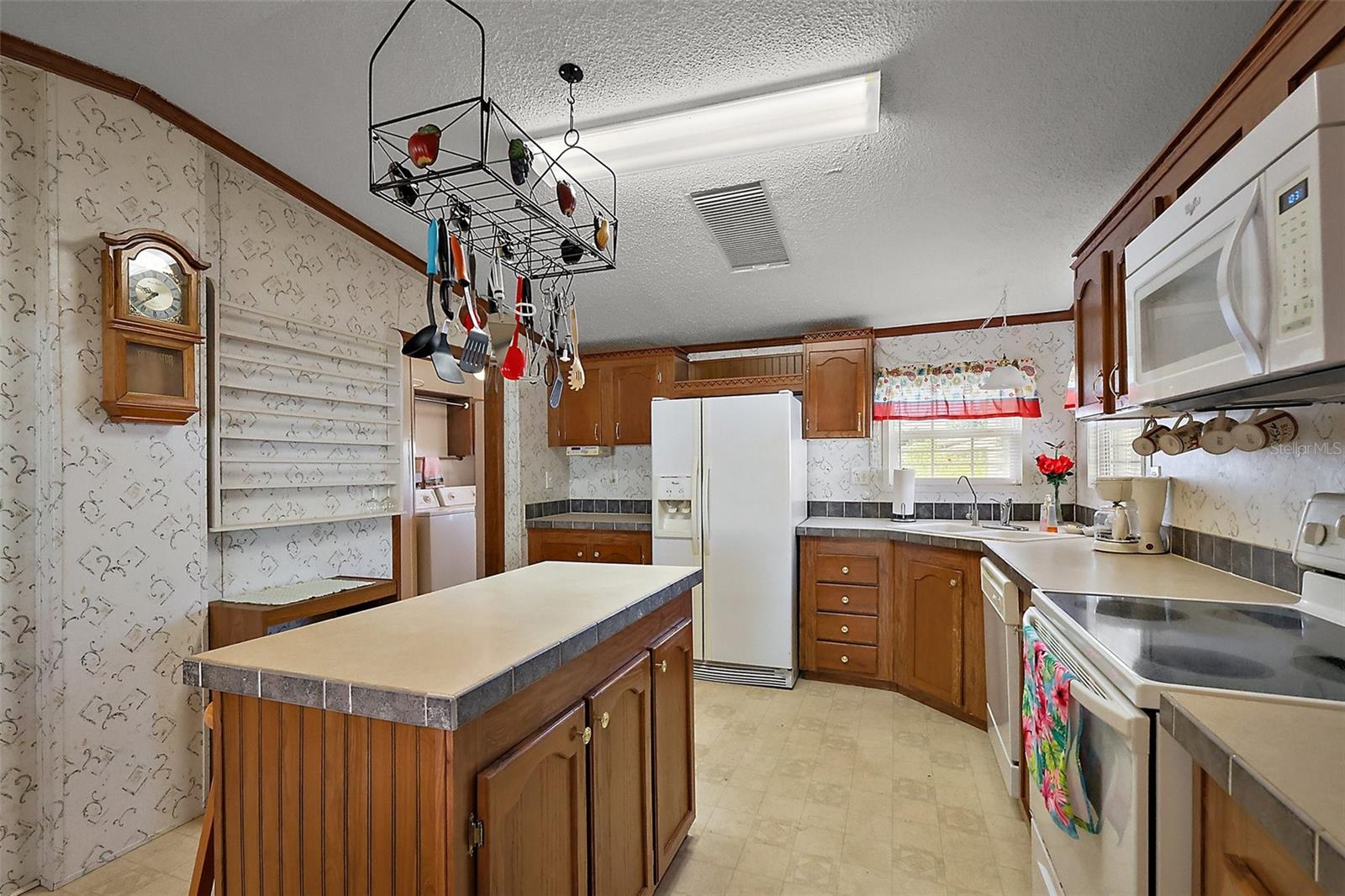 Image 11 of 42 For 37945 Monticello Street