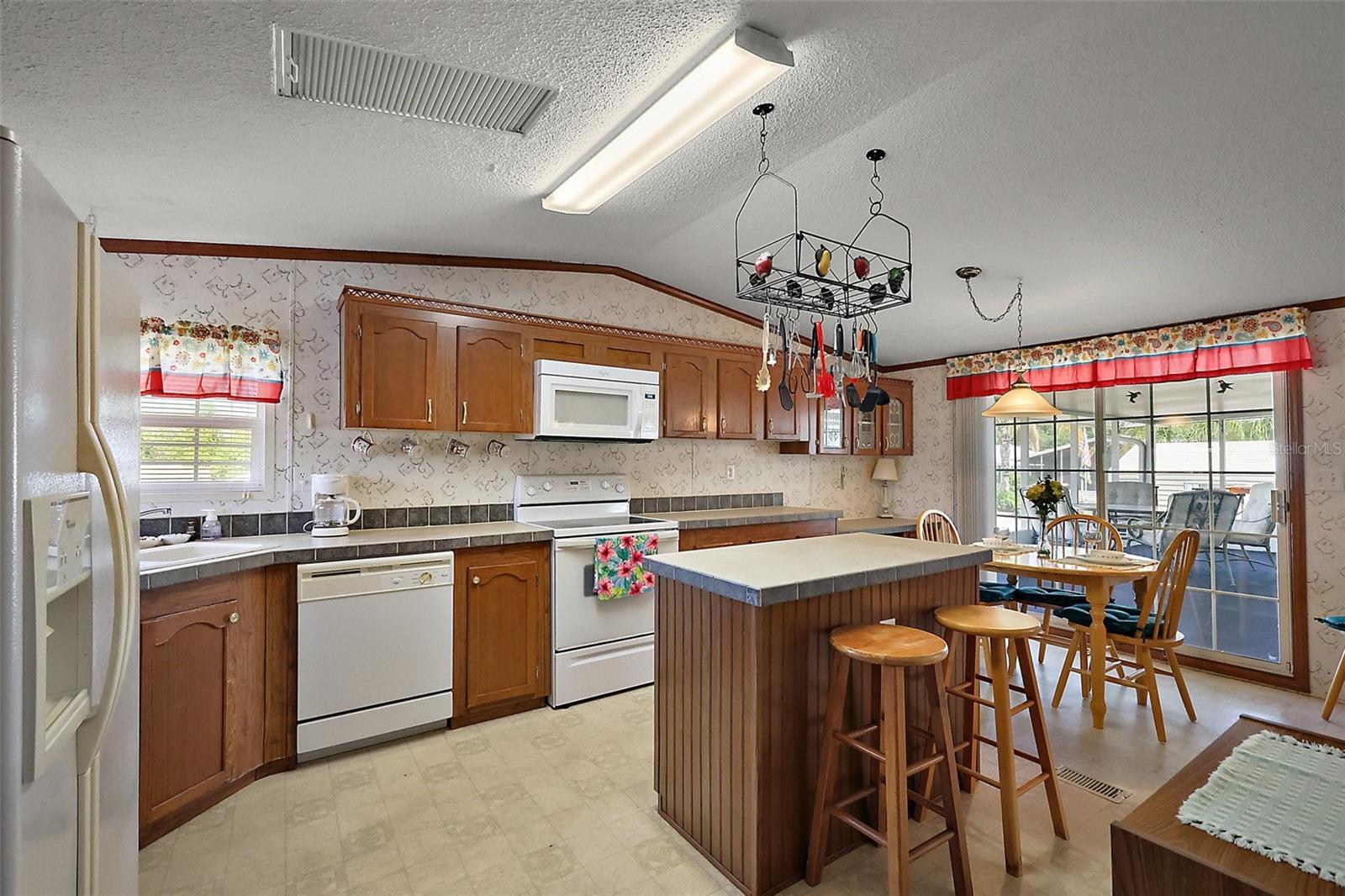 Image 13 of 42 For 37945 Monticello Street