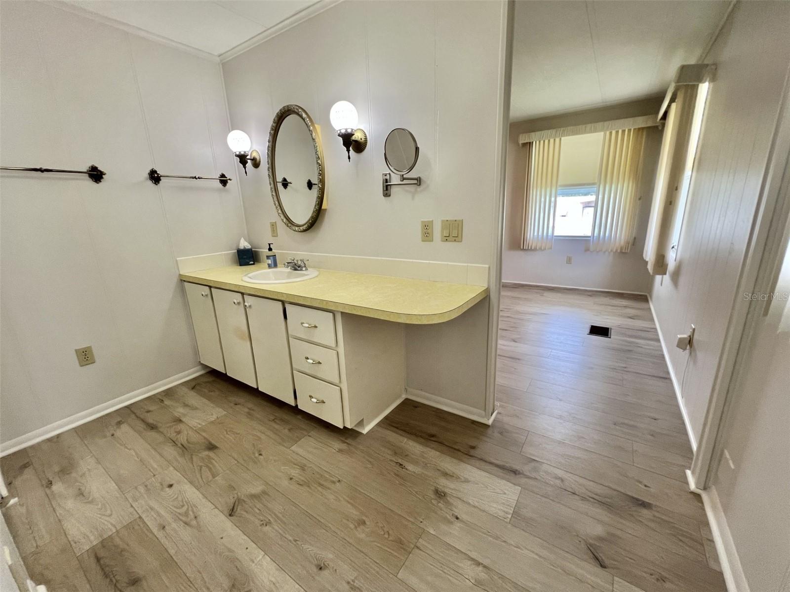 Image 37 of 83 For 504 Hawthorne Boulevard