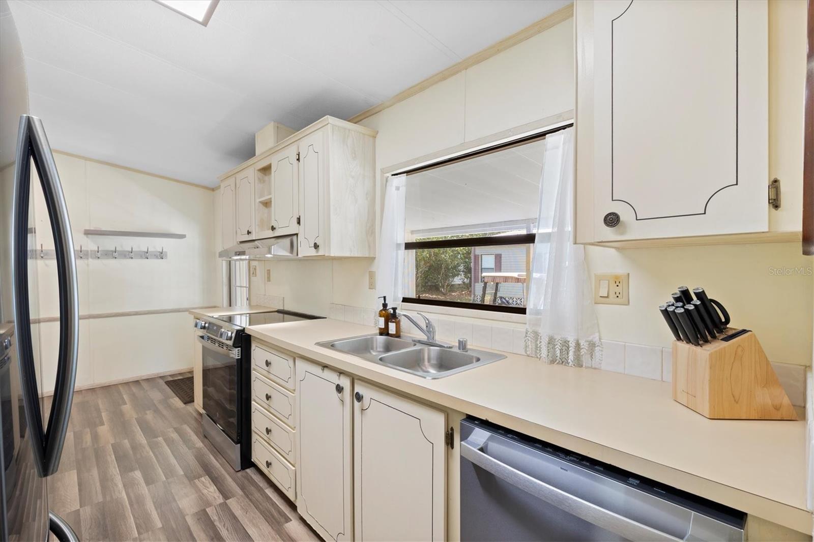 Image 12 of 32 For 104 Winterberry Avenue