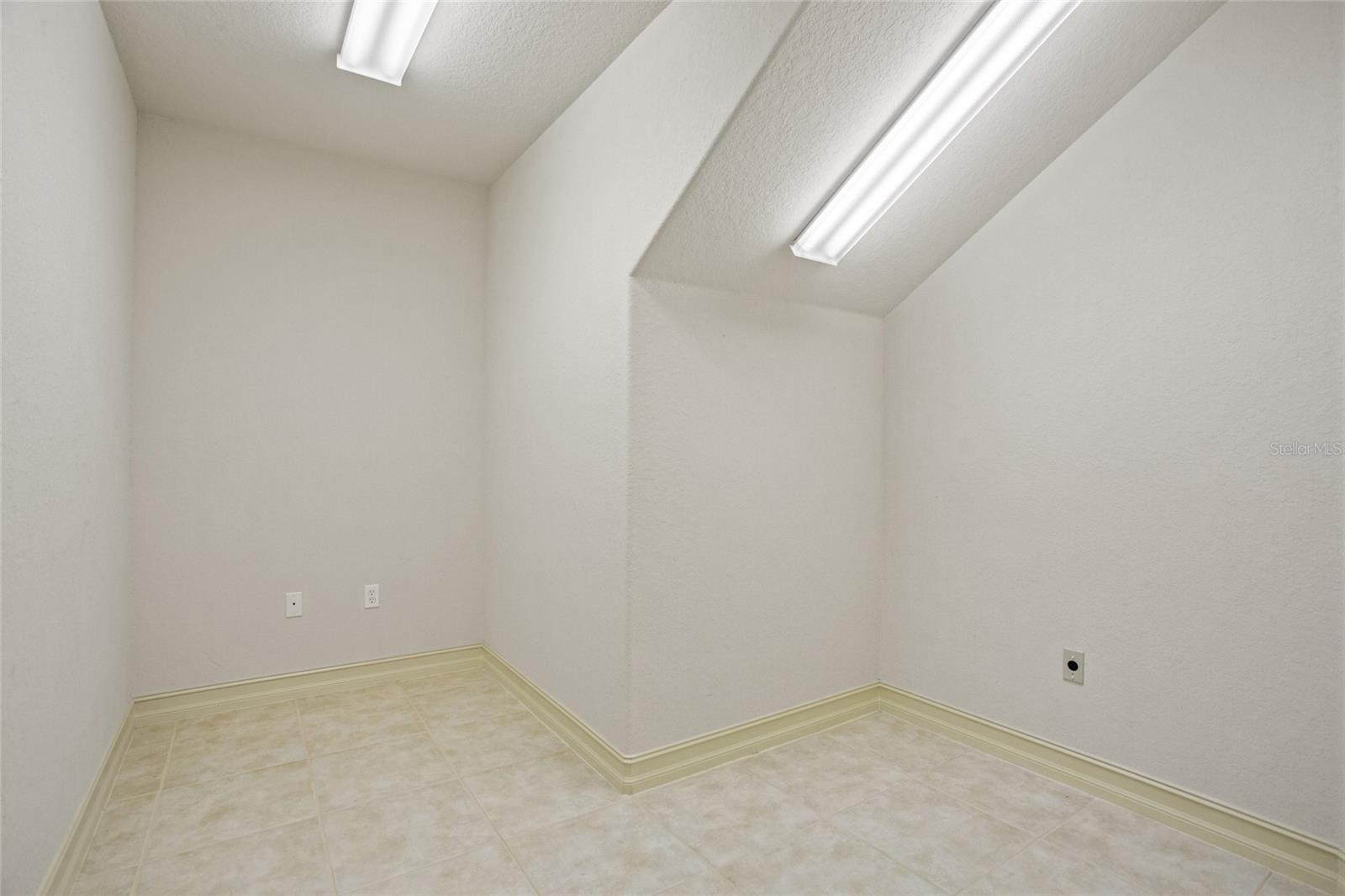 Image 26 of 38 For 26207 Avenida Las Colinas  26207