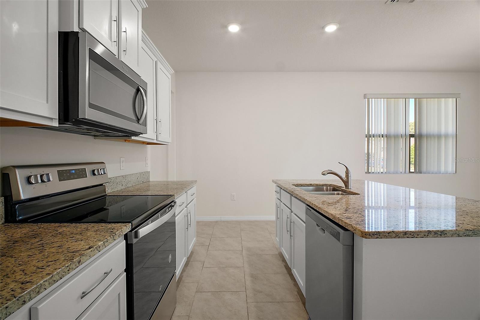 Image 15 of 38 For 17386 Blazing Star Circle