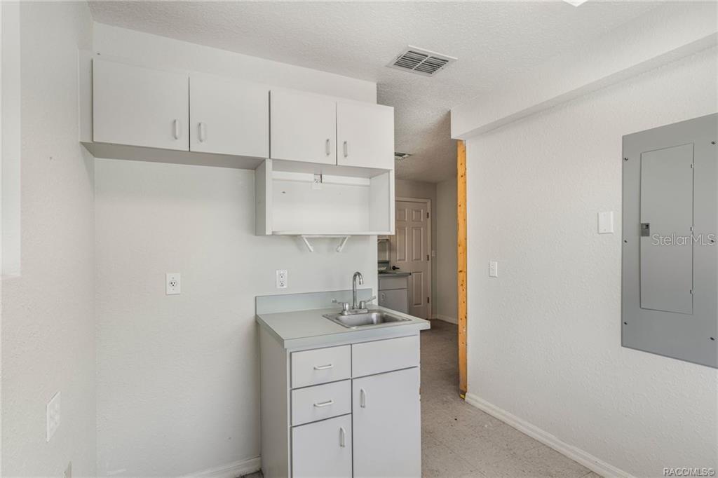 Image 24 of 38 For 3490 Dunnellon Road