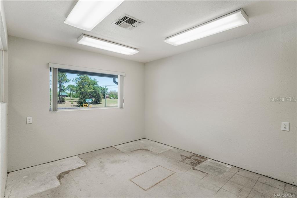 Image 30 of 38 For 3490 Dunnellon Road