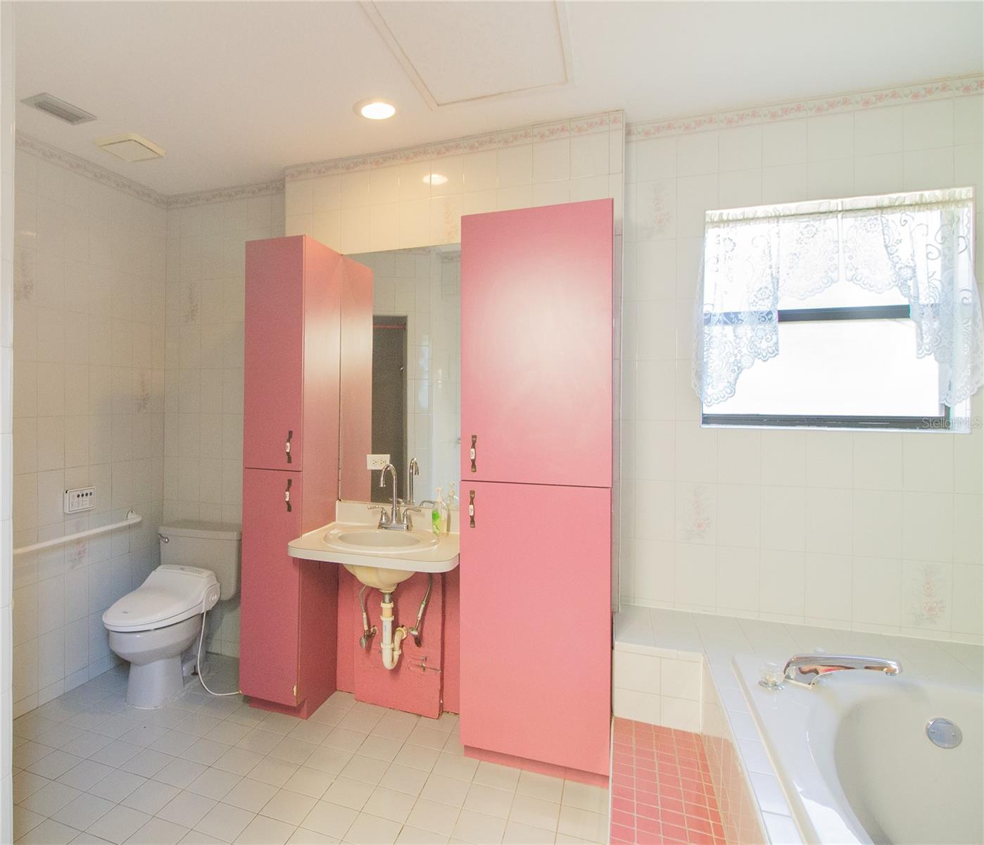 Image 12 of 30 For 2112 Robie Avenue