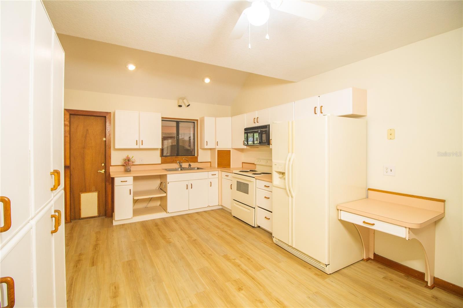 Image 14 of 30 For 2112 Robie Avenue