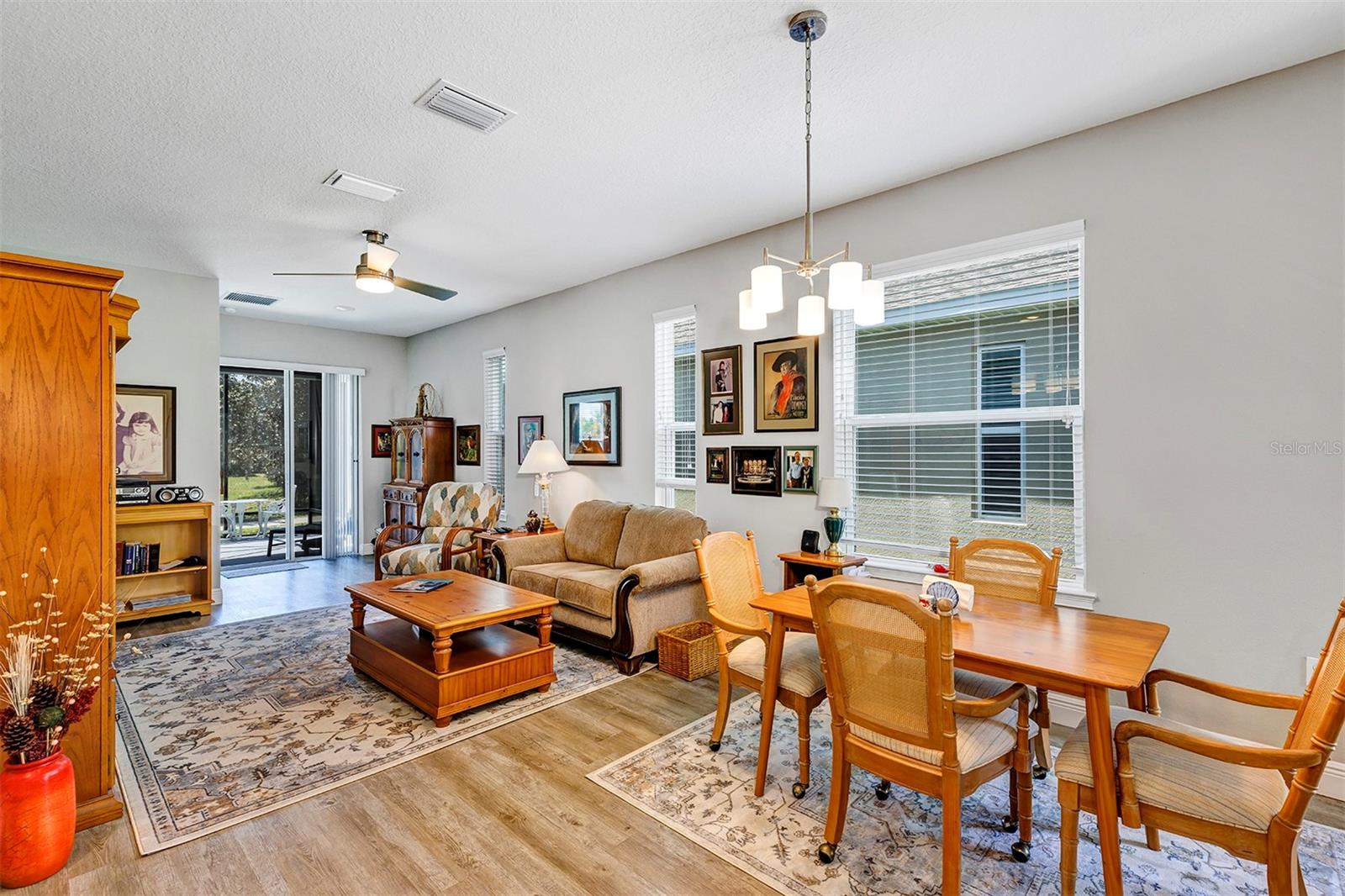 Image 12 of 49 For 27018 White Plains Way