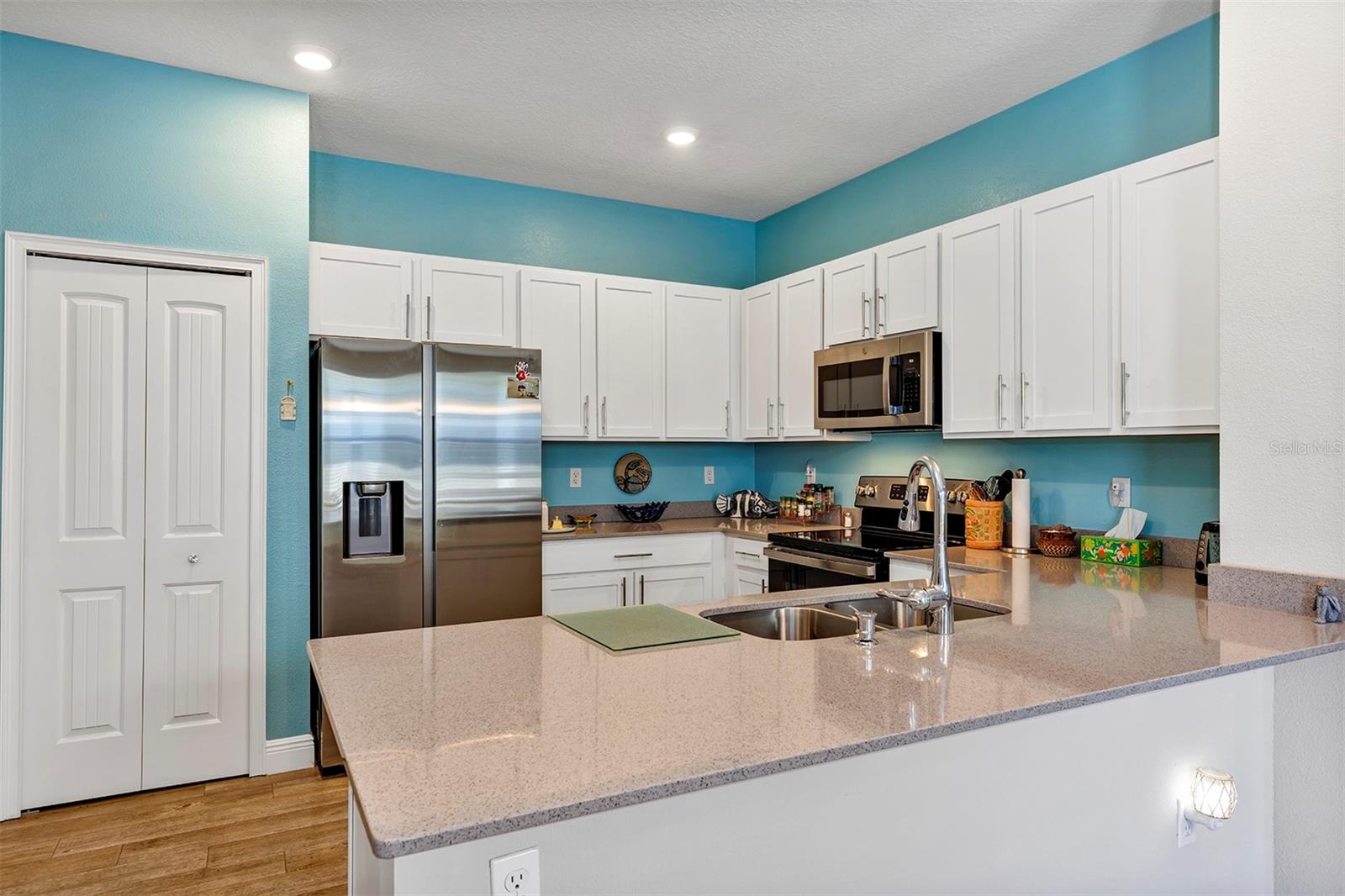 Image 8 of 49 For 27018 White Plains Way