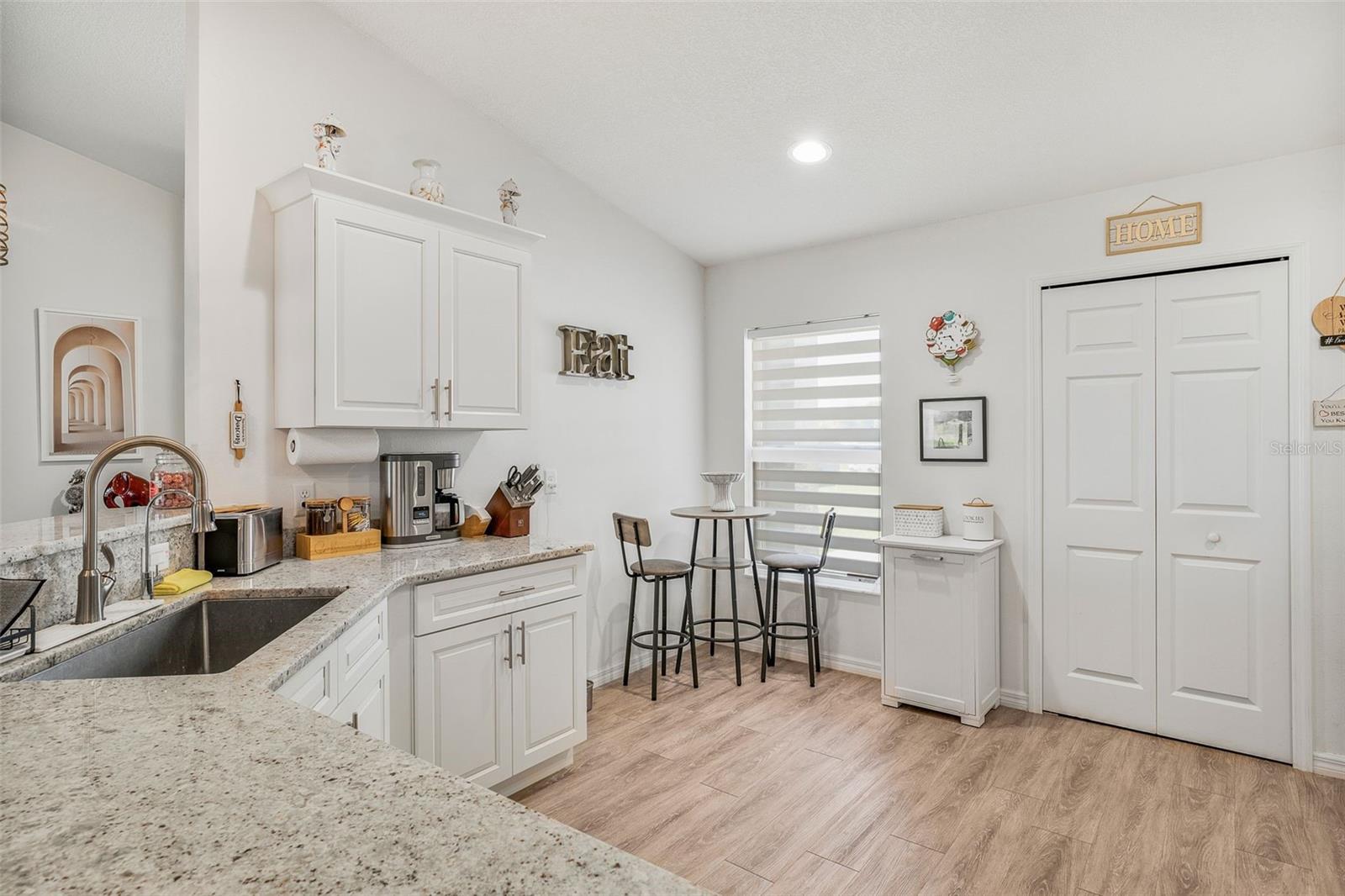 Image 16 of 66 For 4398 E Taper St