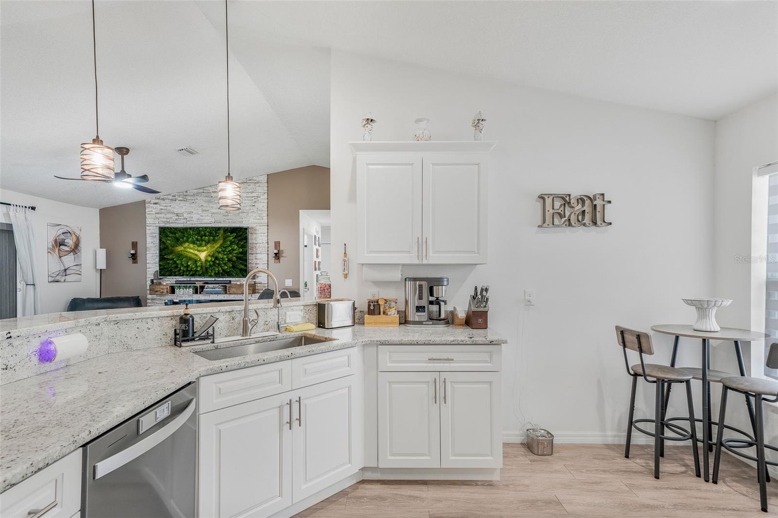Image 18 of 66 For 4398 E Taper St