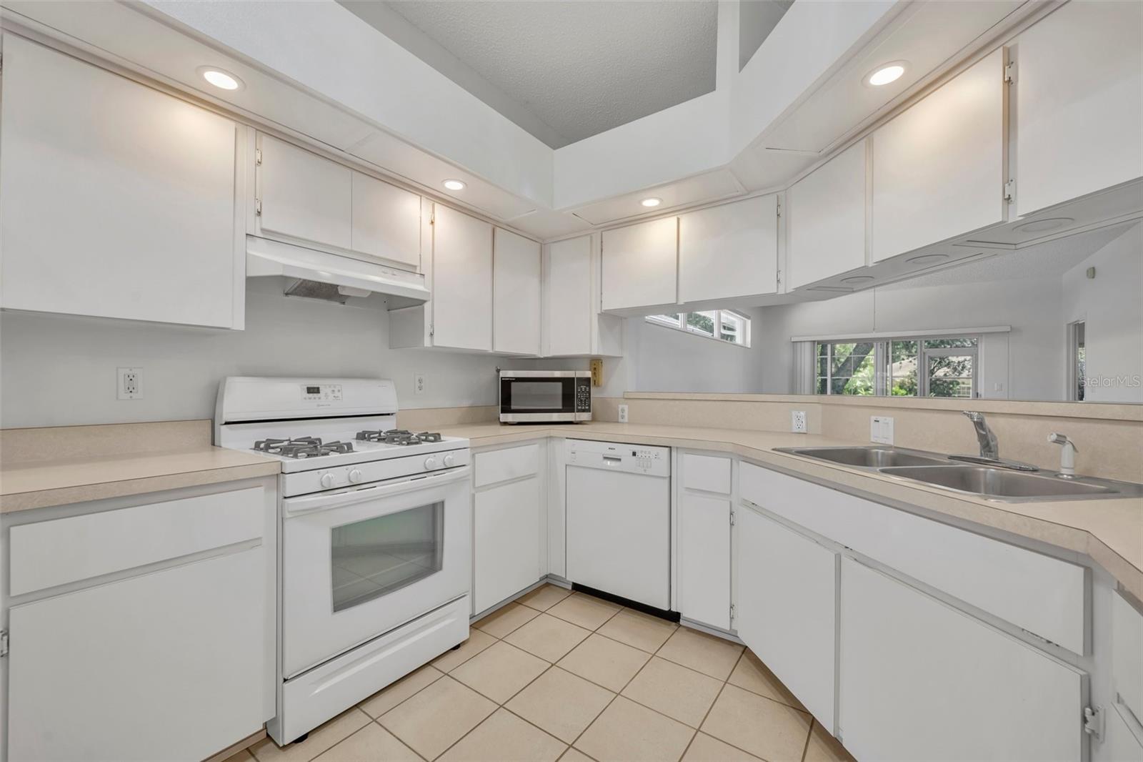 Image 16 of 60 For 5614 King James Avenue
