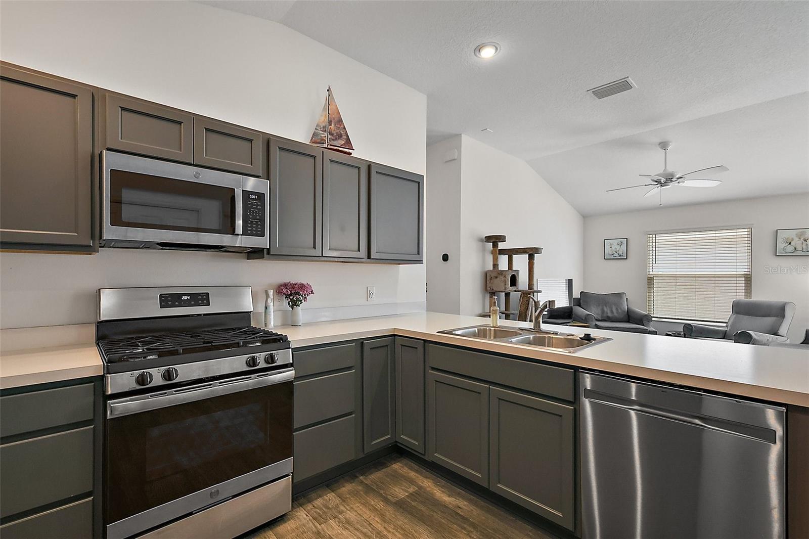 Image 11 of 26 For 5817 Valente Court
