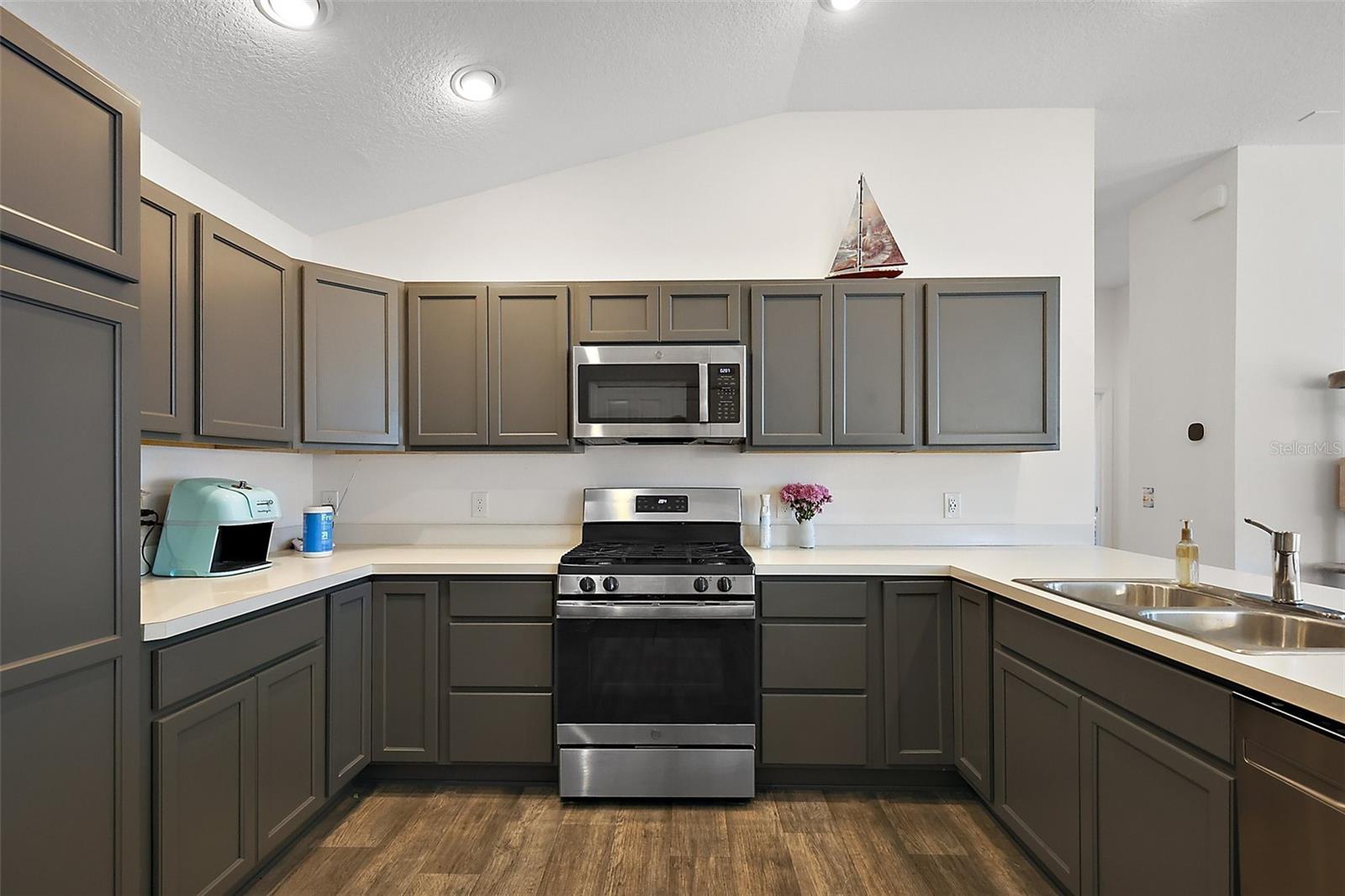 Image 13 of 26 For 5817 Valente Court