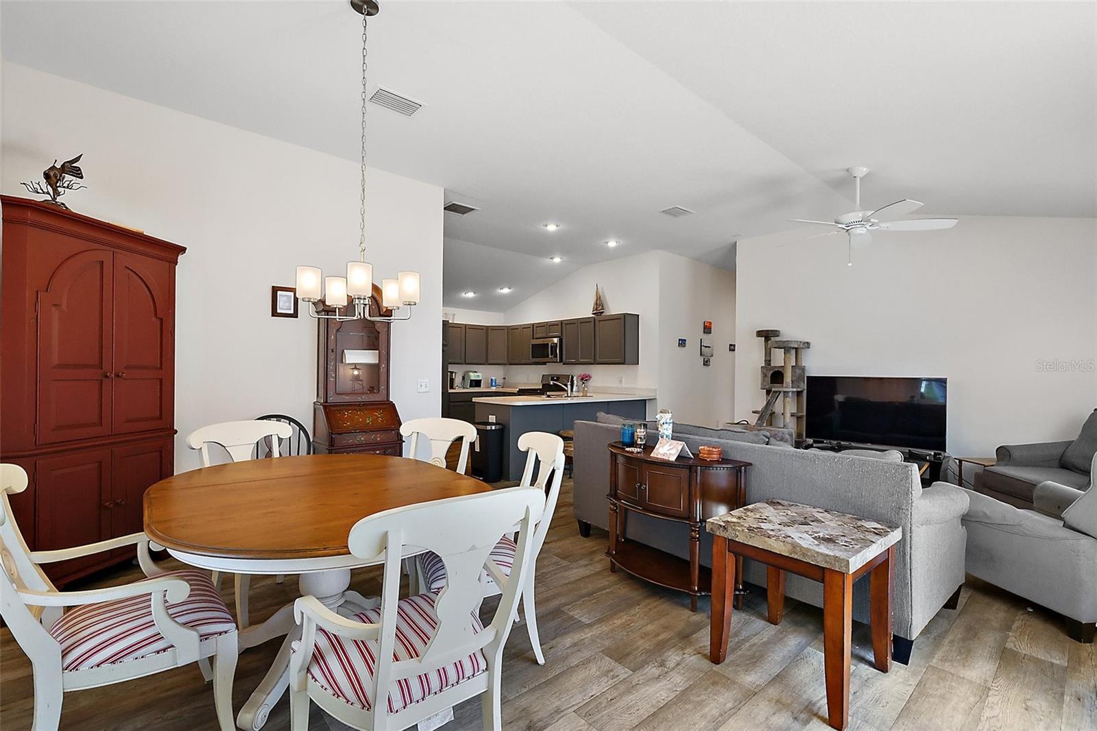 Image 7 of 26 For 5817 Valente Court
