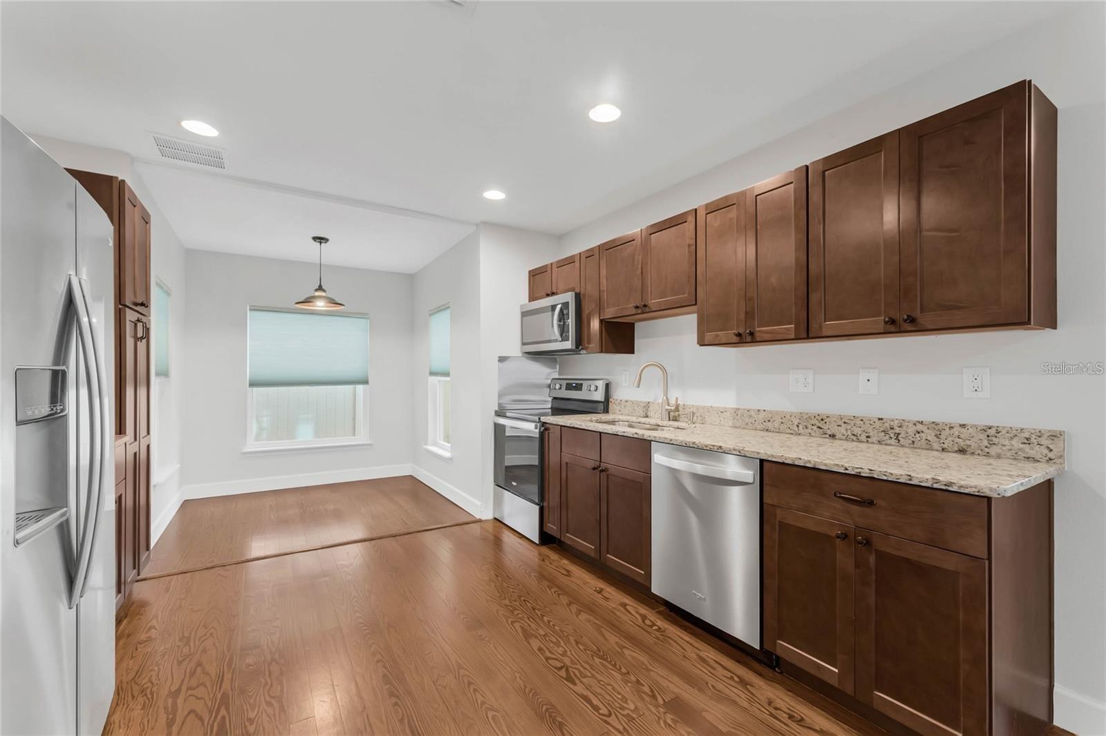 Image 7 of 22 For 17401 1st Street