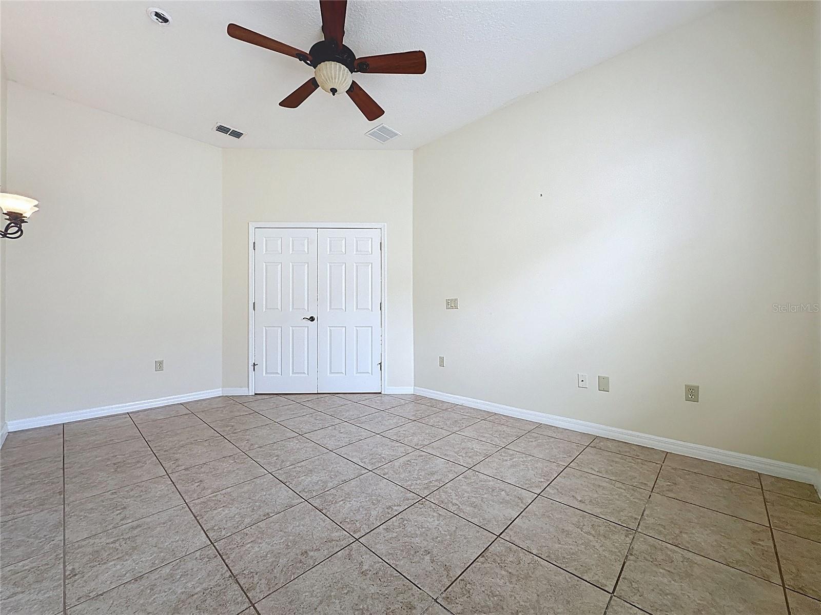 Image 10 of 53 For 807 Wolf Creek Street