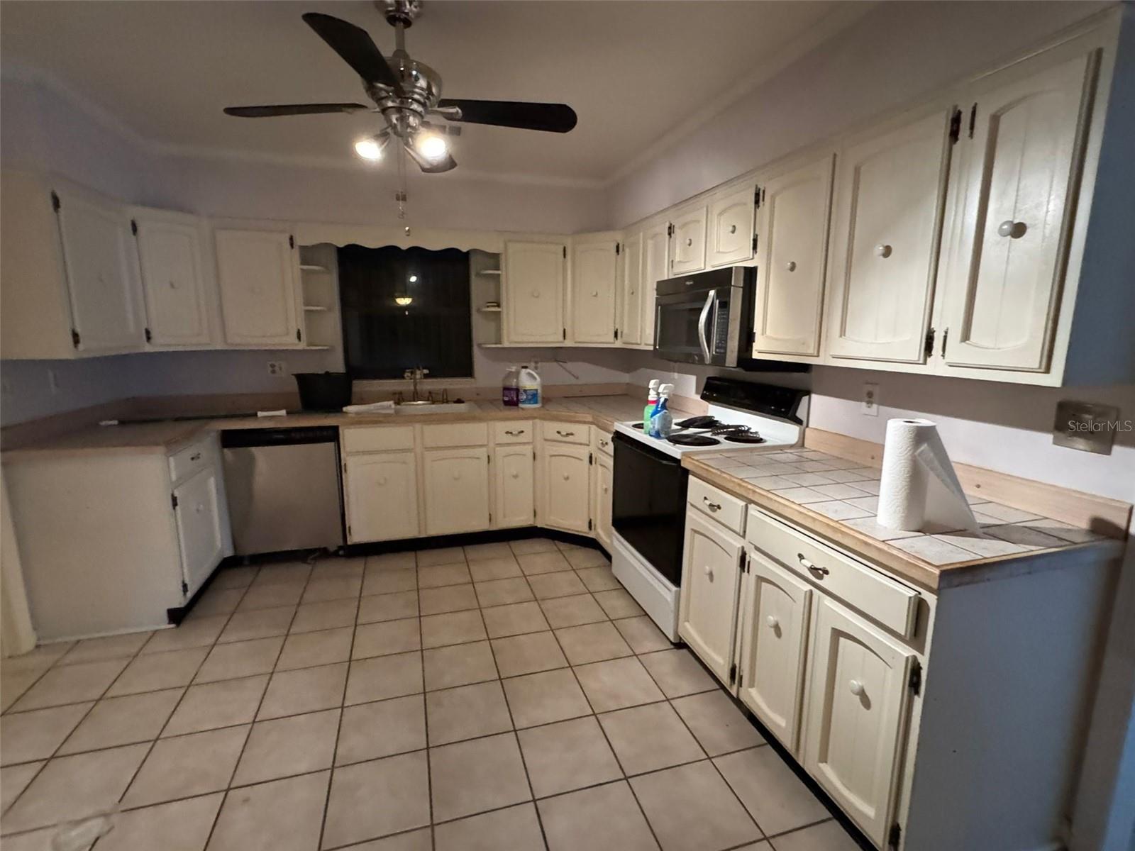 Image 4 of 13 For 4049 Hedge Avenue