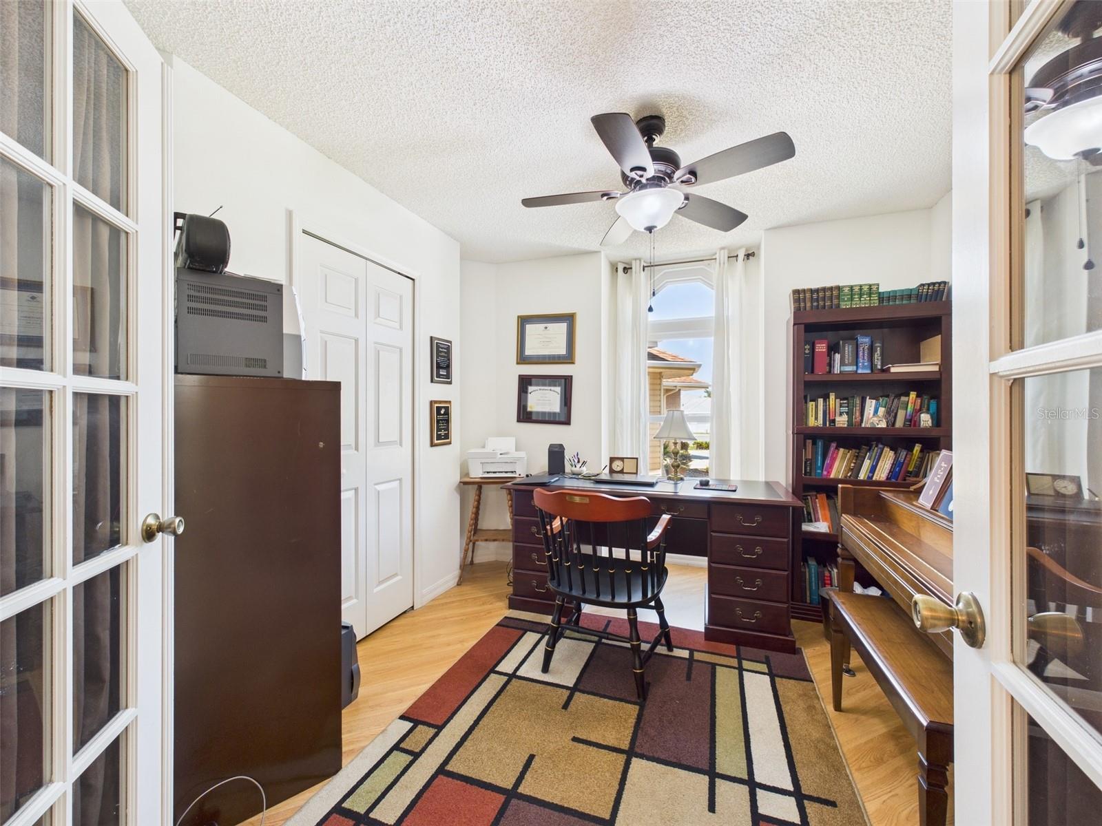 Image 10 of 31 For 21707 Queen Mary Court