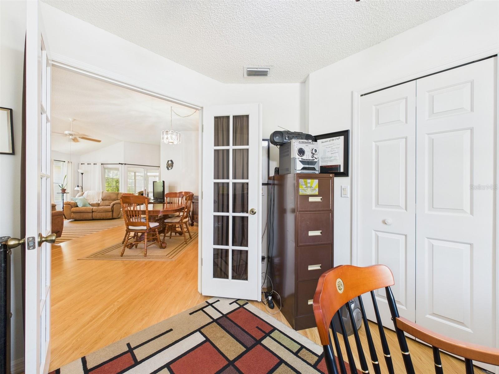 Image 11 of 31 For 21707 Queen Mary Court