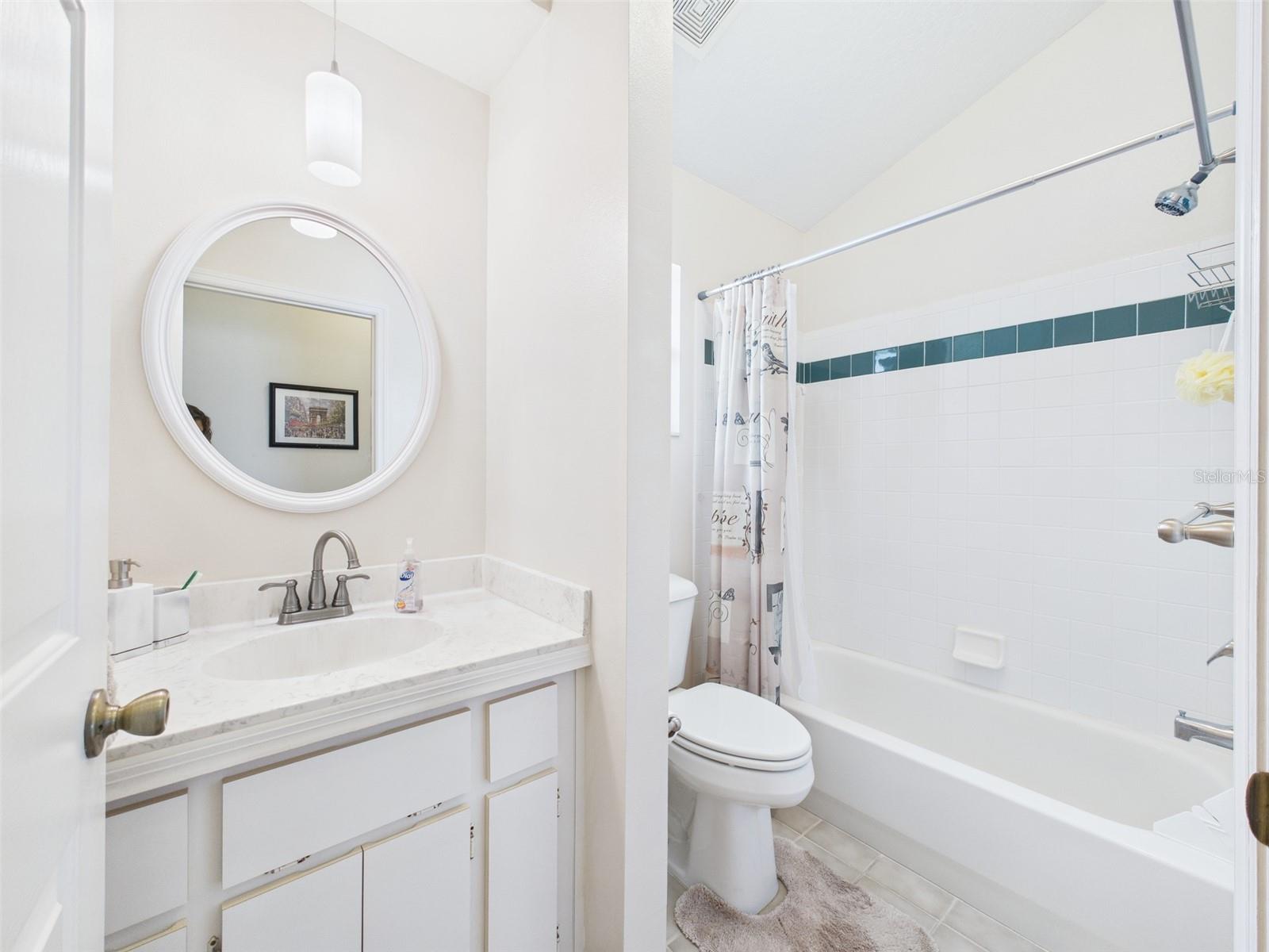 Image 13 of 31 For 21707 Queen Mary Court