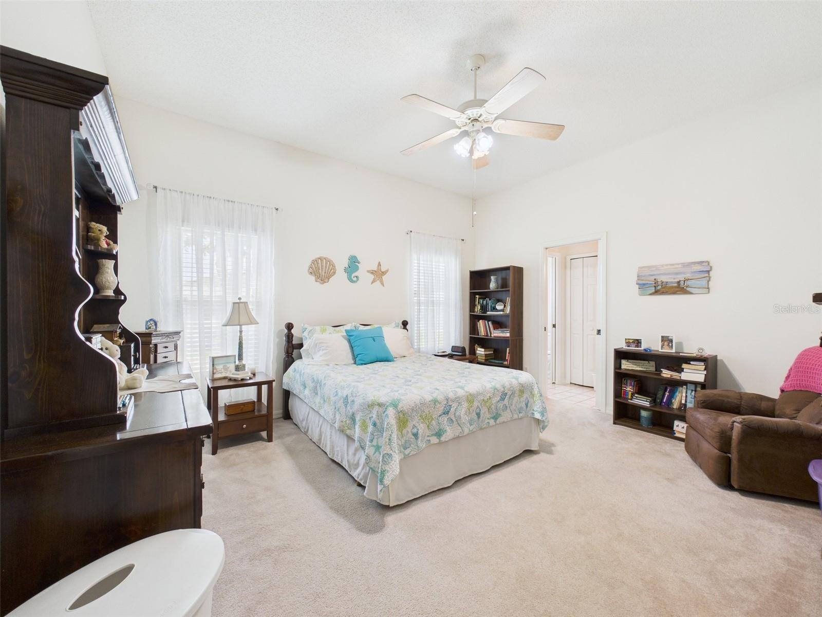 Image 16 of 31 For 21707 Queen Mary Court