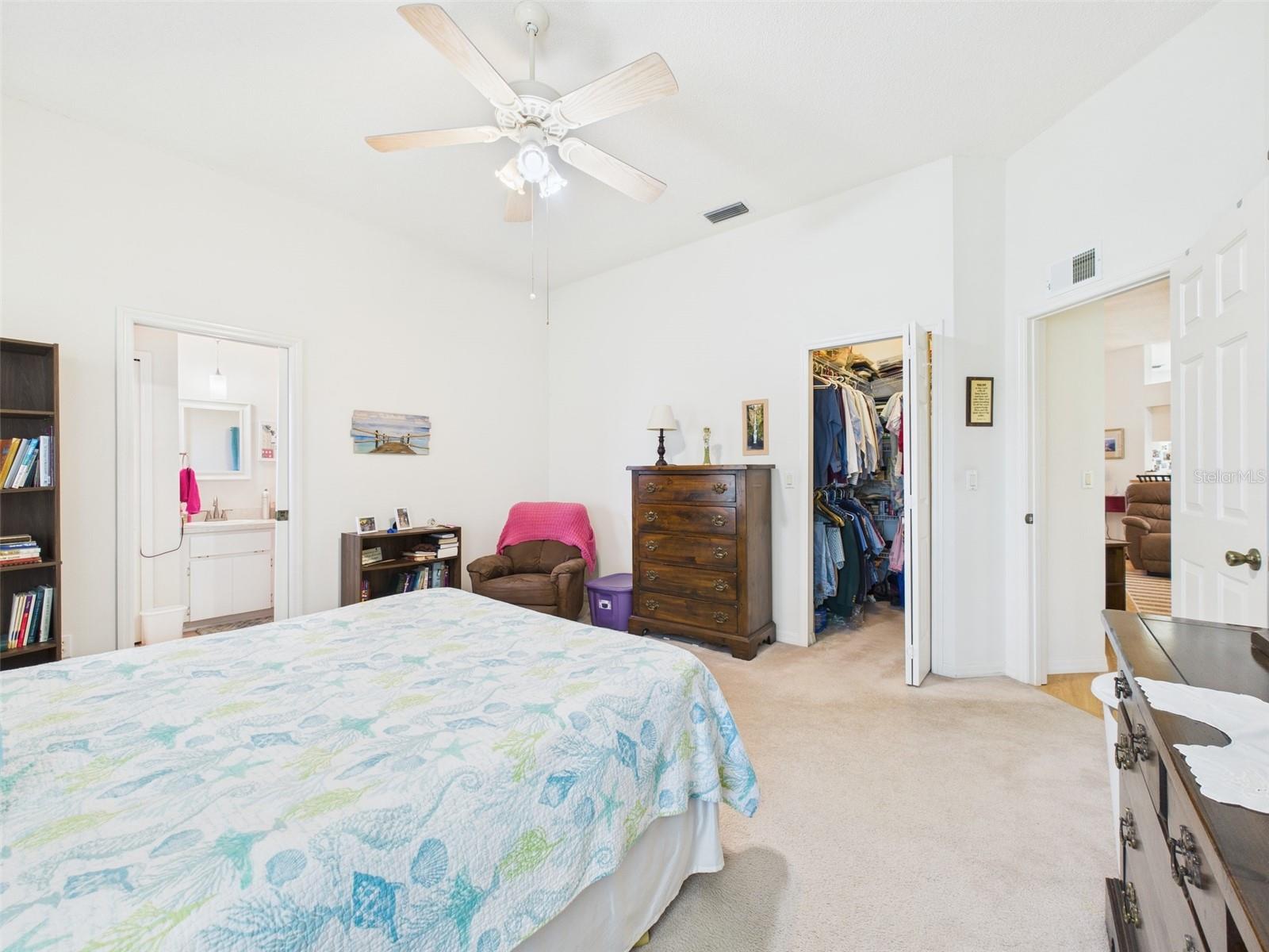 Image 17 of 31 For 21707 Queen Mary Court