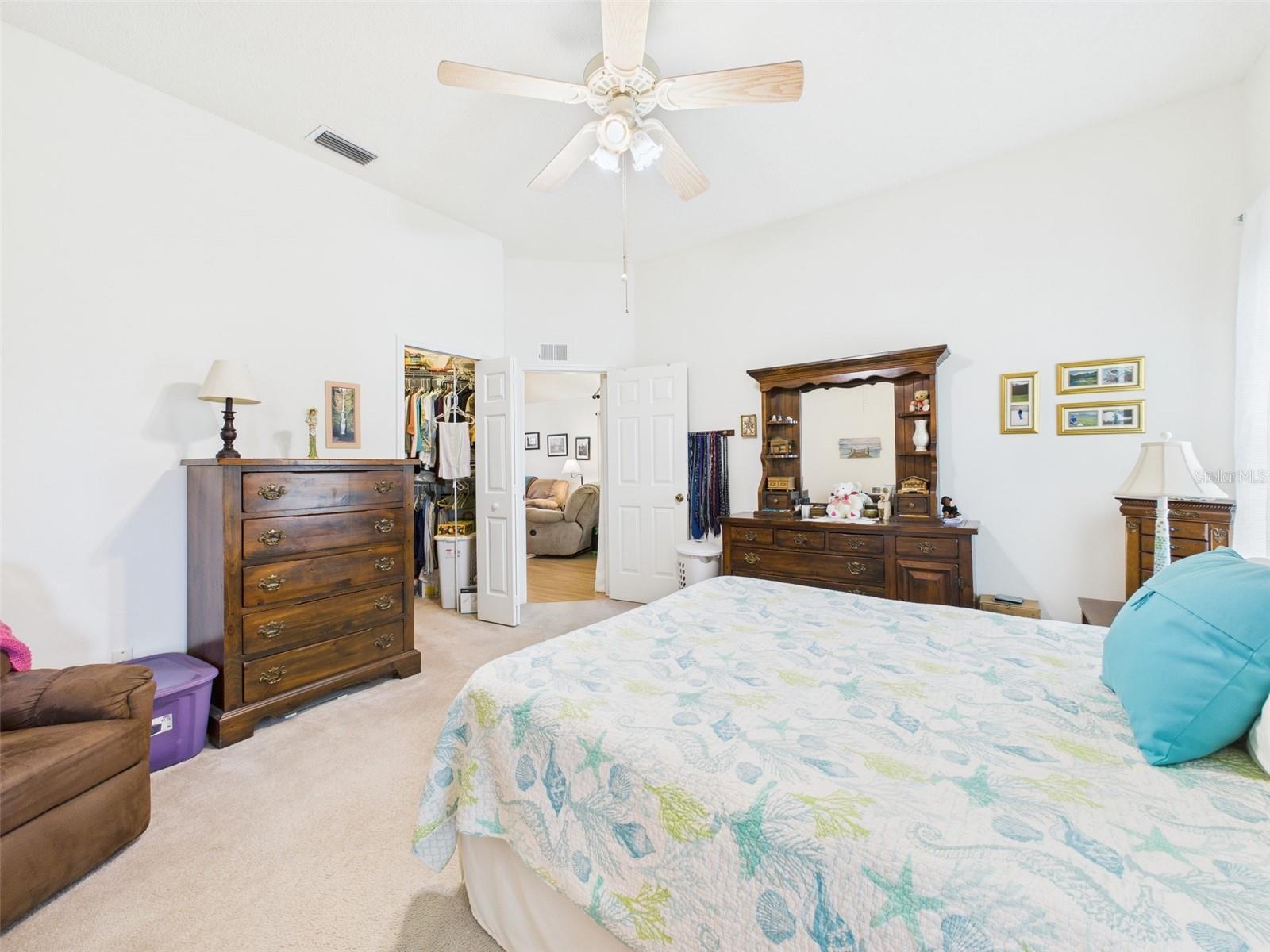 Image 18 of 31 For 21707 Queen Mary Court