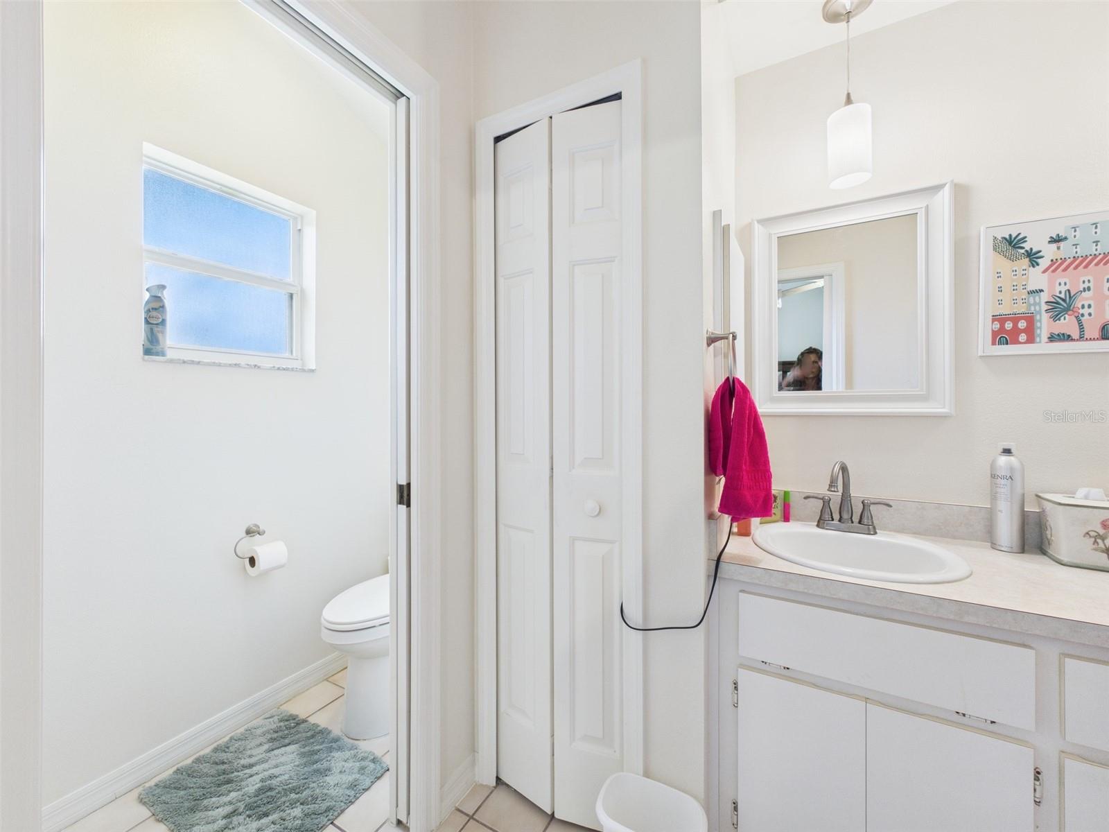 Image 19 of 31 For 21707 Queen Mary Court