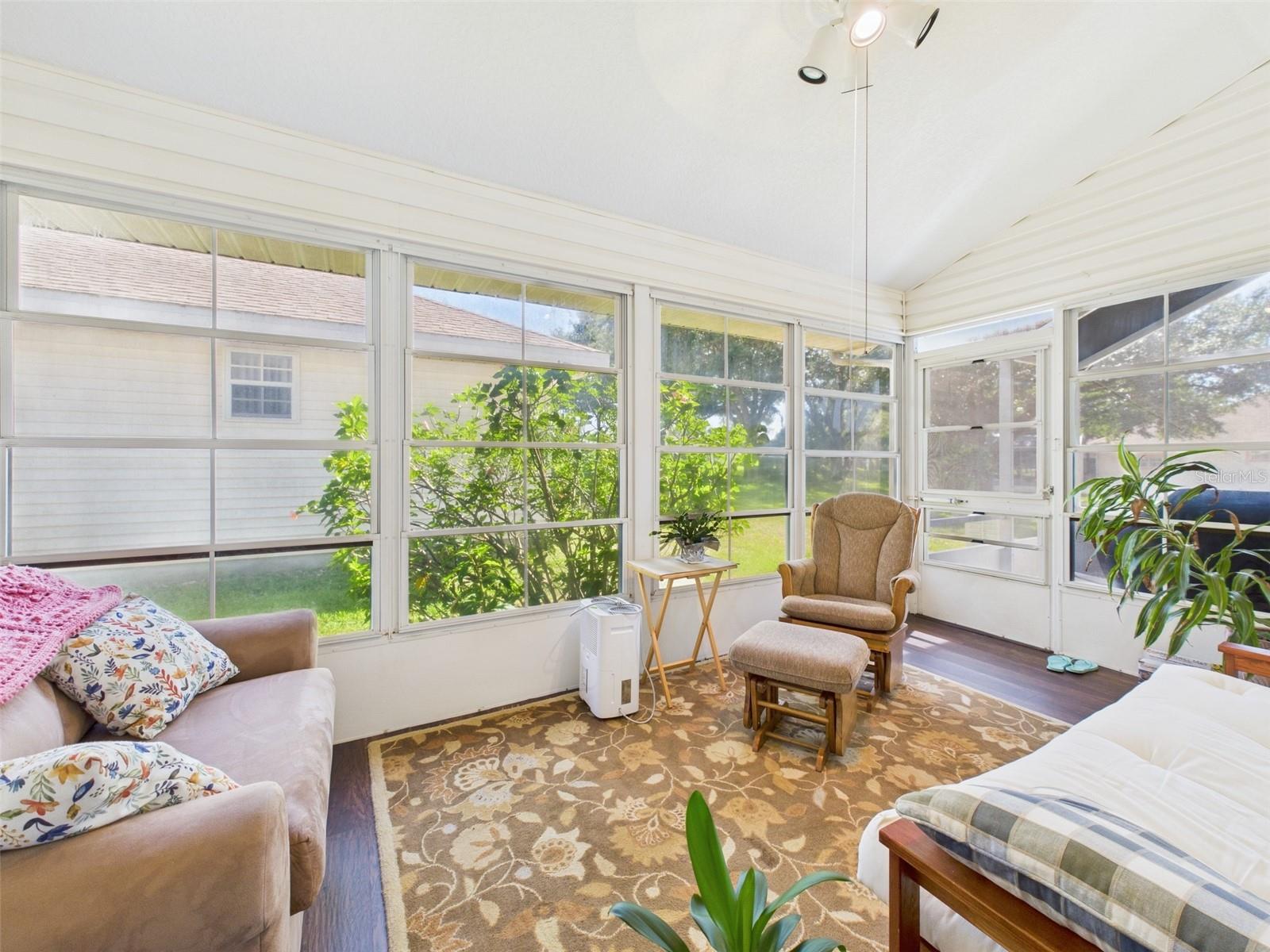 Image 22 of 31 For 21707 Queen Mary Court