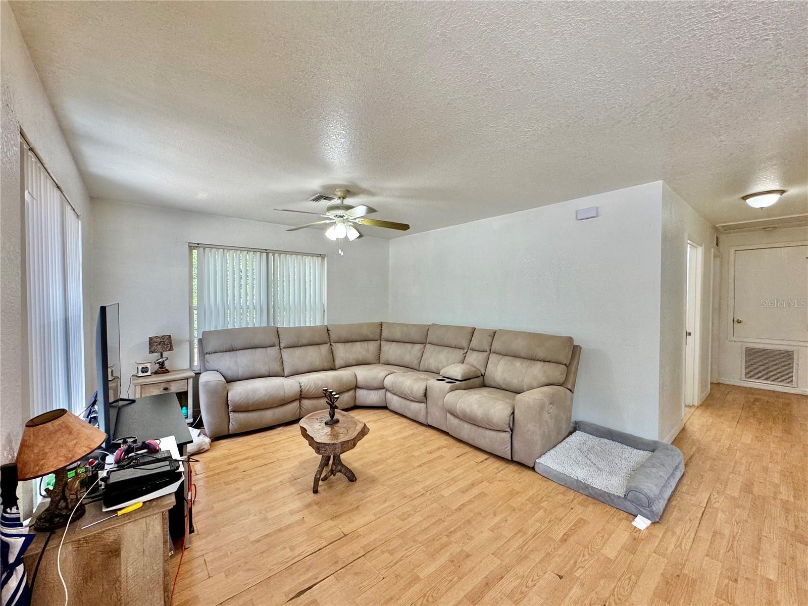 Image 3 of 29 For 40226 Palm Street