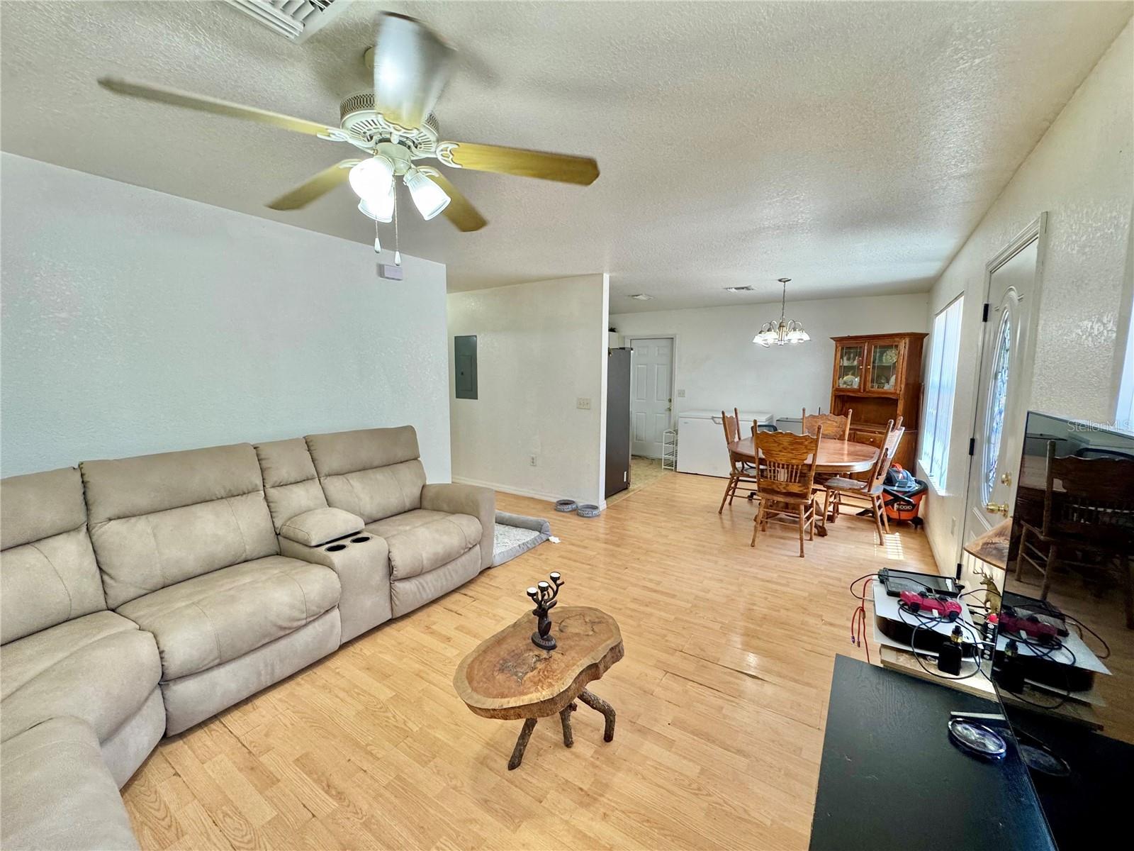 Image 4 of 29 For 40226 Palm Street