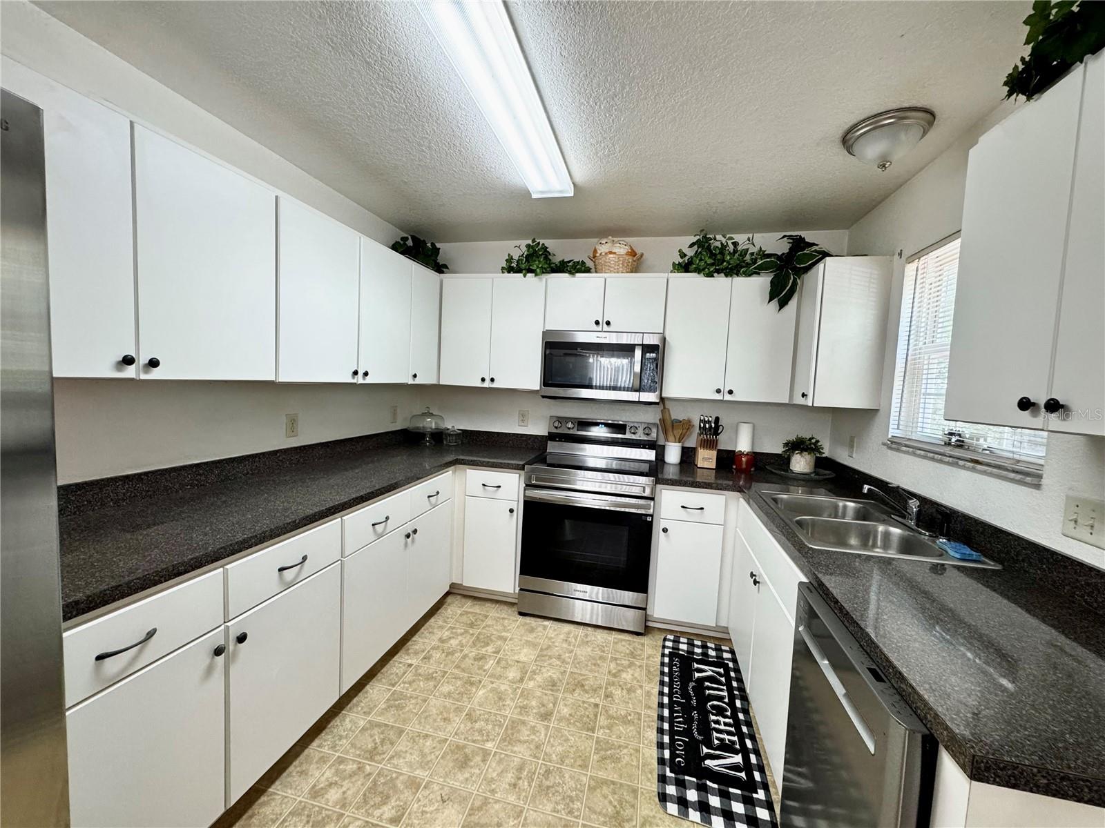 Image 6 of 29 For 40226 Palm Street