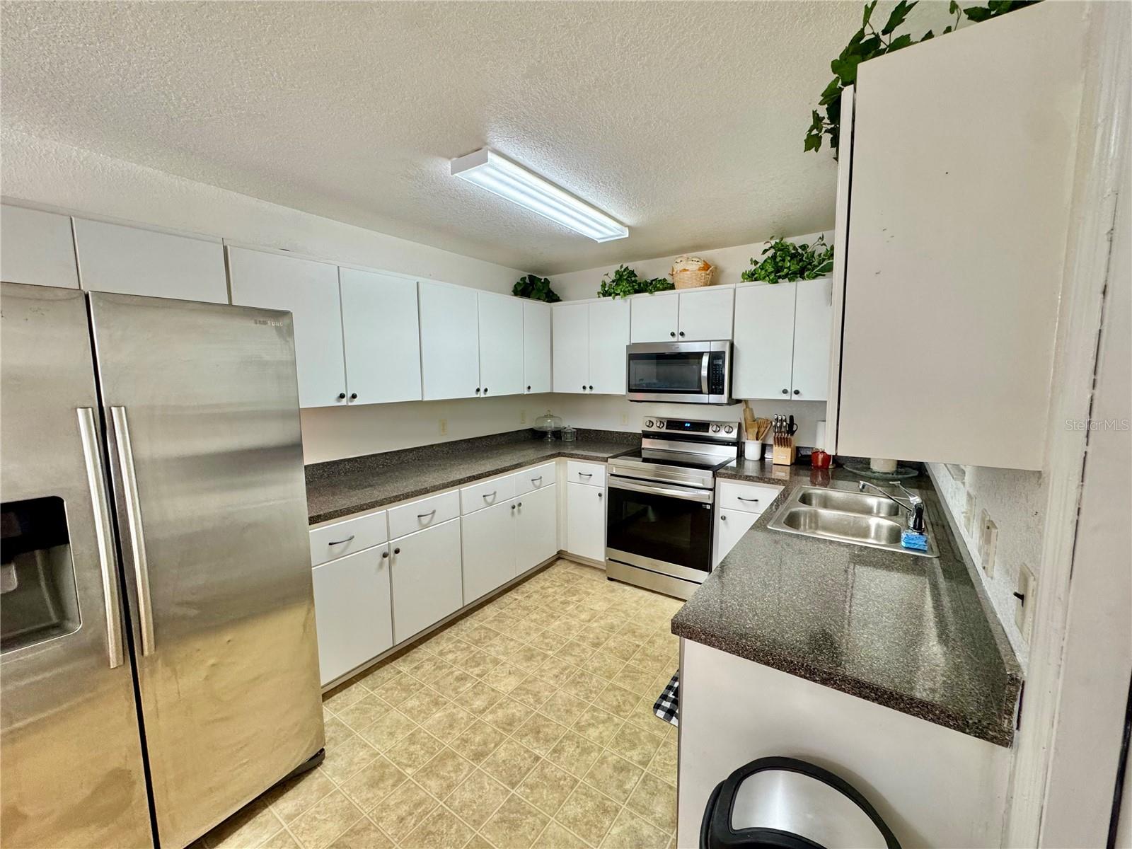 Image 8 of 29 For 40226 Palm Street