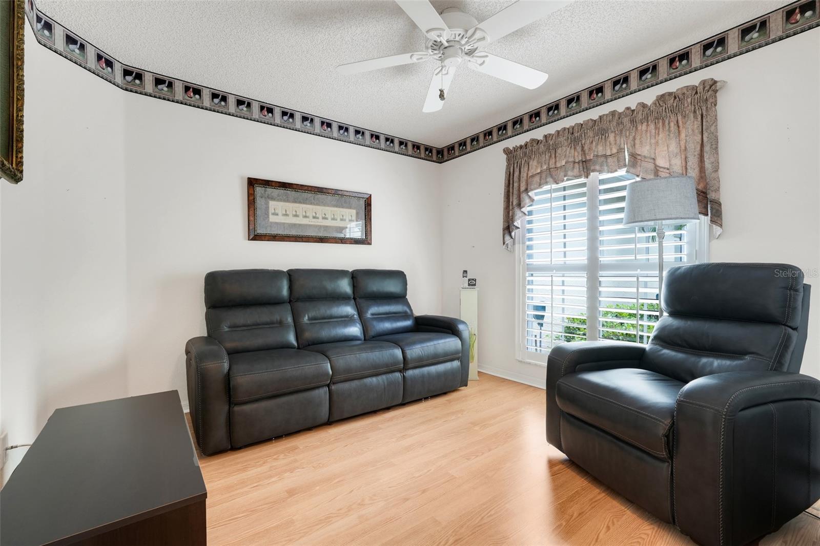 Image 21 of 47 For 4167 Capland Avenue