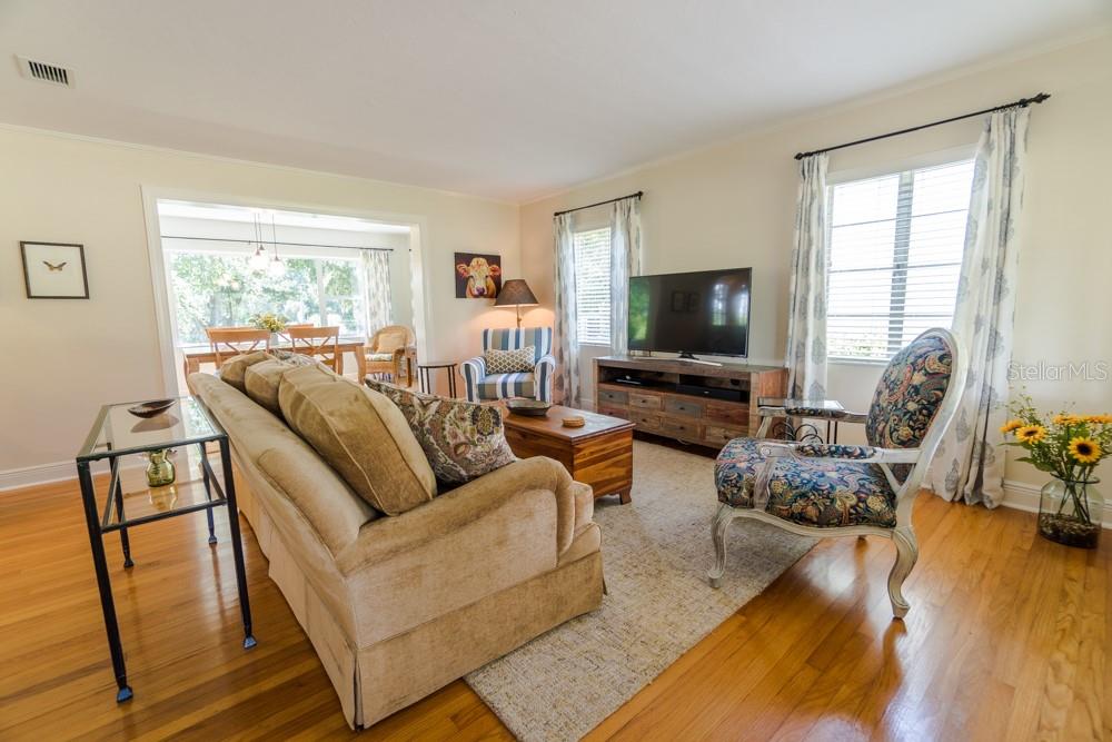 Image 3 of 18 For 1426 Crestview Drive