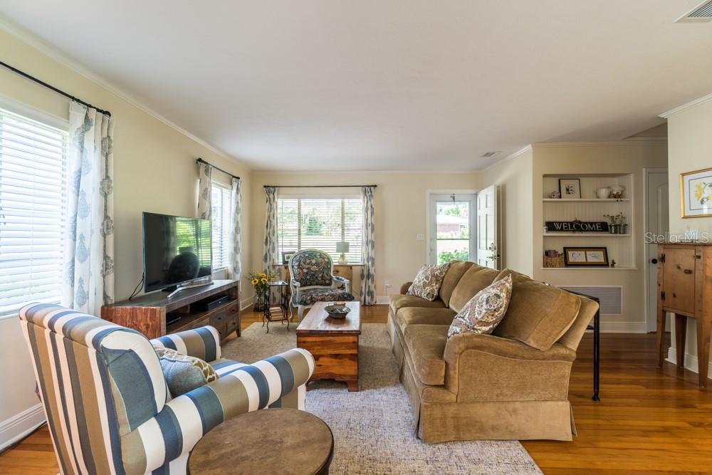 Image 4 of 18 For 1426 Crestview Drive