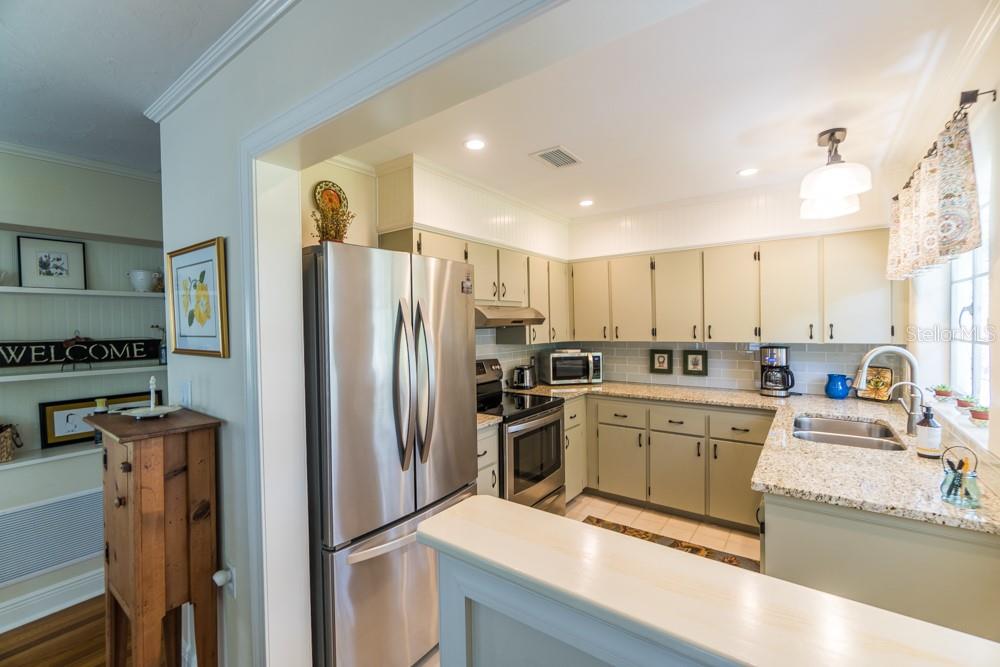 Image 7 of 18 For 1426 Crestview Drive