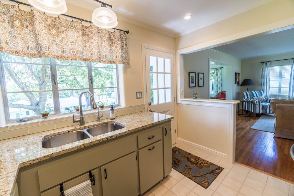 Image 8 of 18 For 1426 Crestview Drive