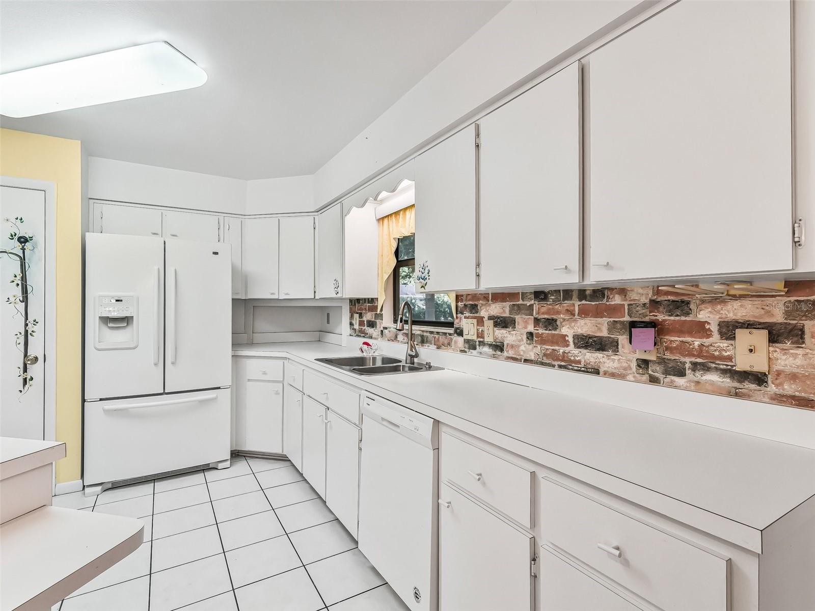 Image 13 of 52 For 2401 Greenlaw Court