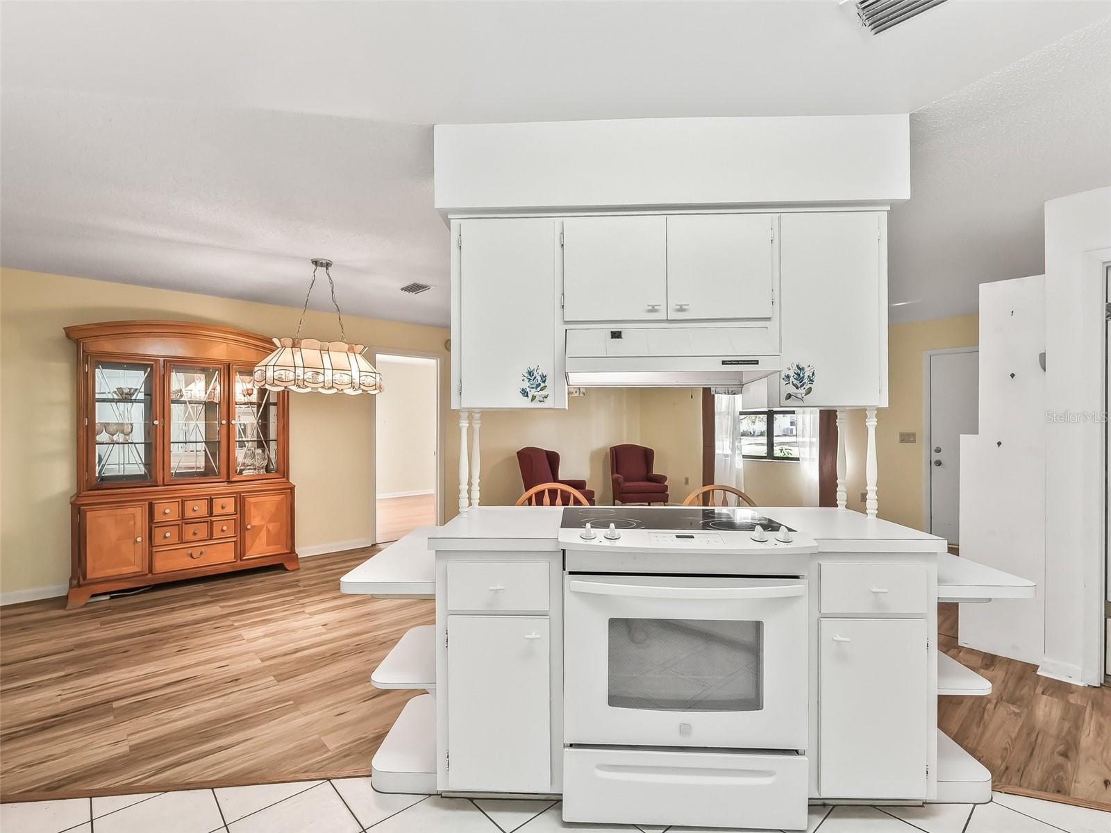 Image 15 of 52 For 2401 Greenlaw Court