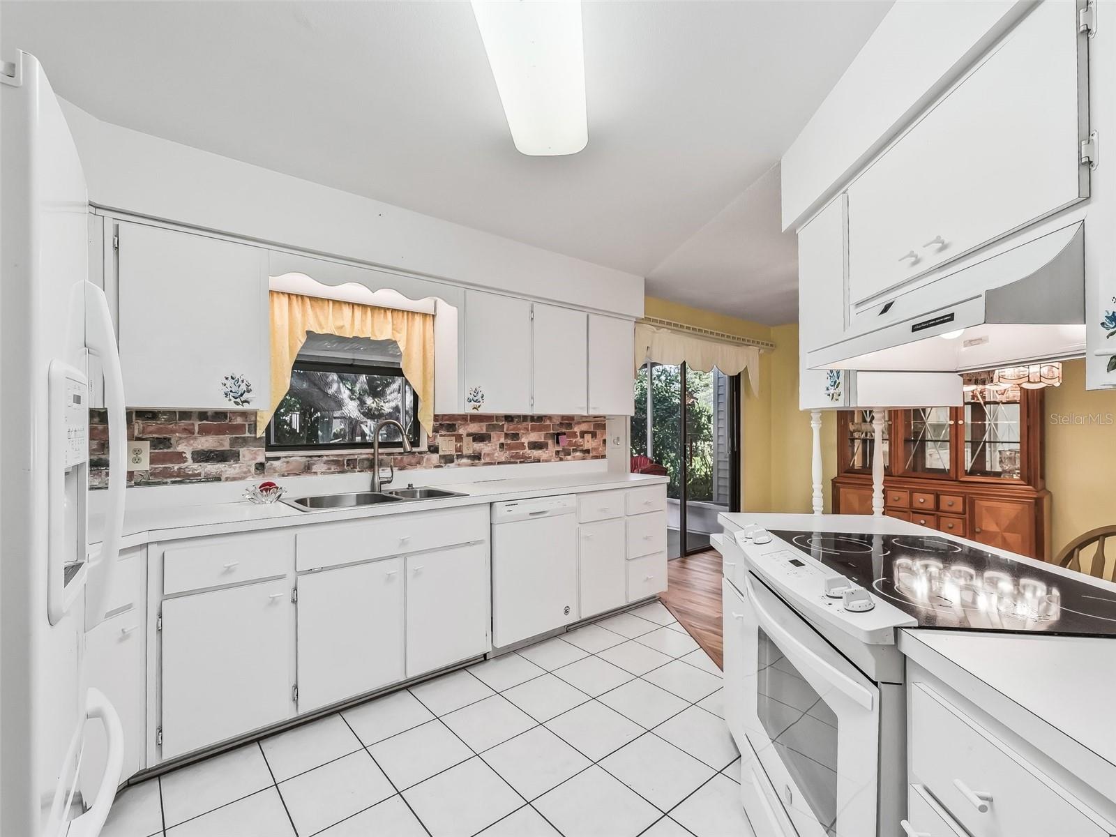 Image 16 of 52 For 2401 Greenlaw Court