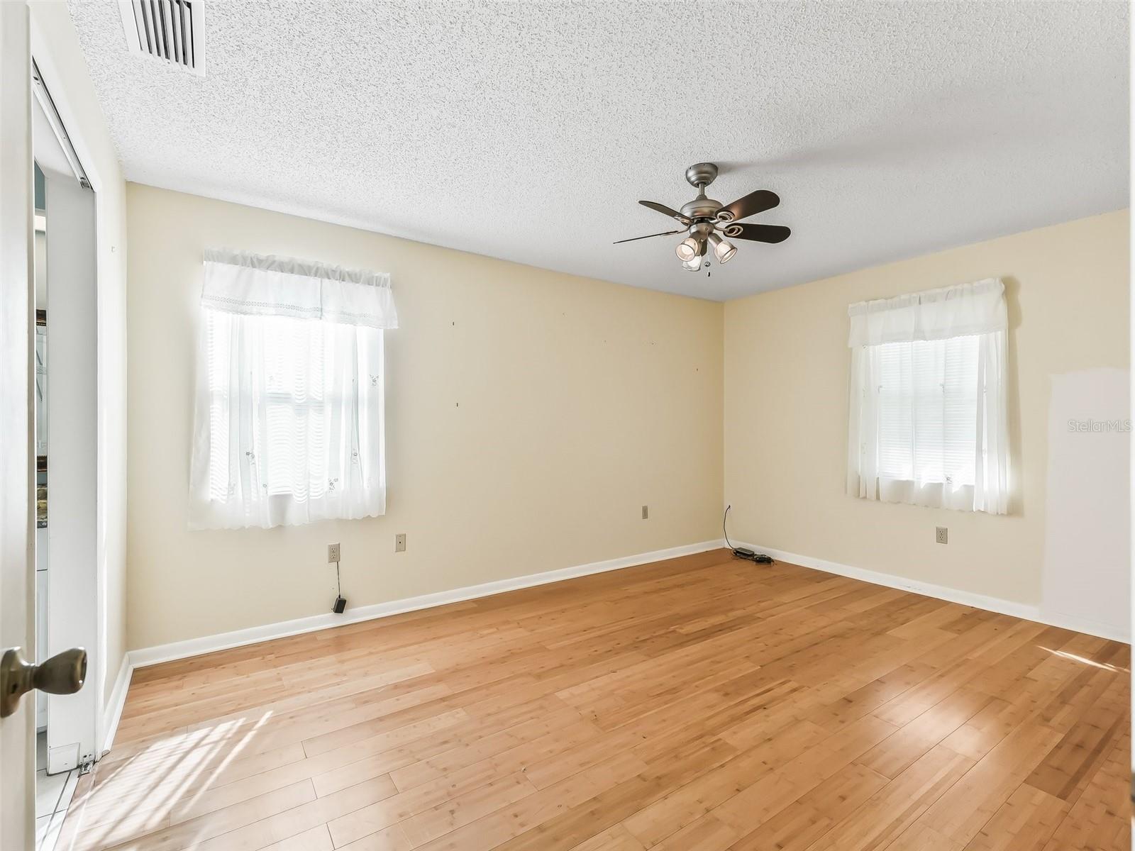 Image 18 of 52 For 2401 Greenlaw Court