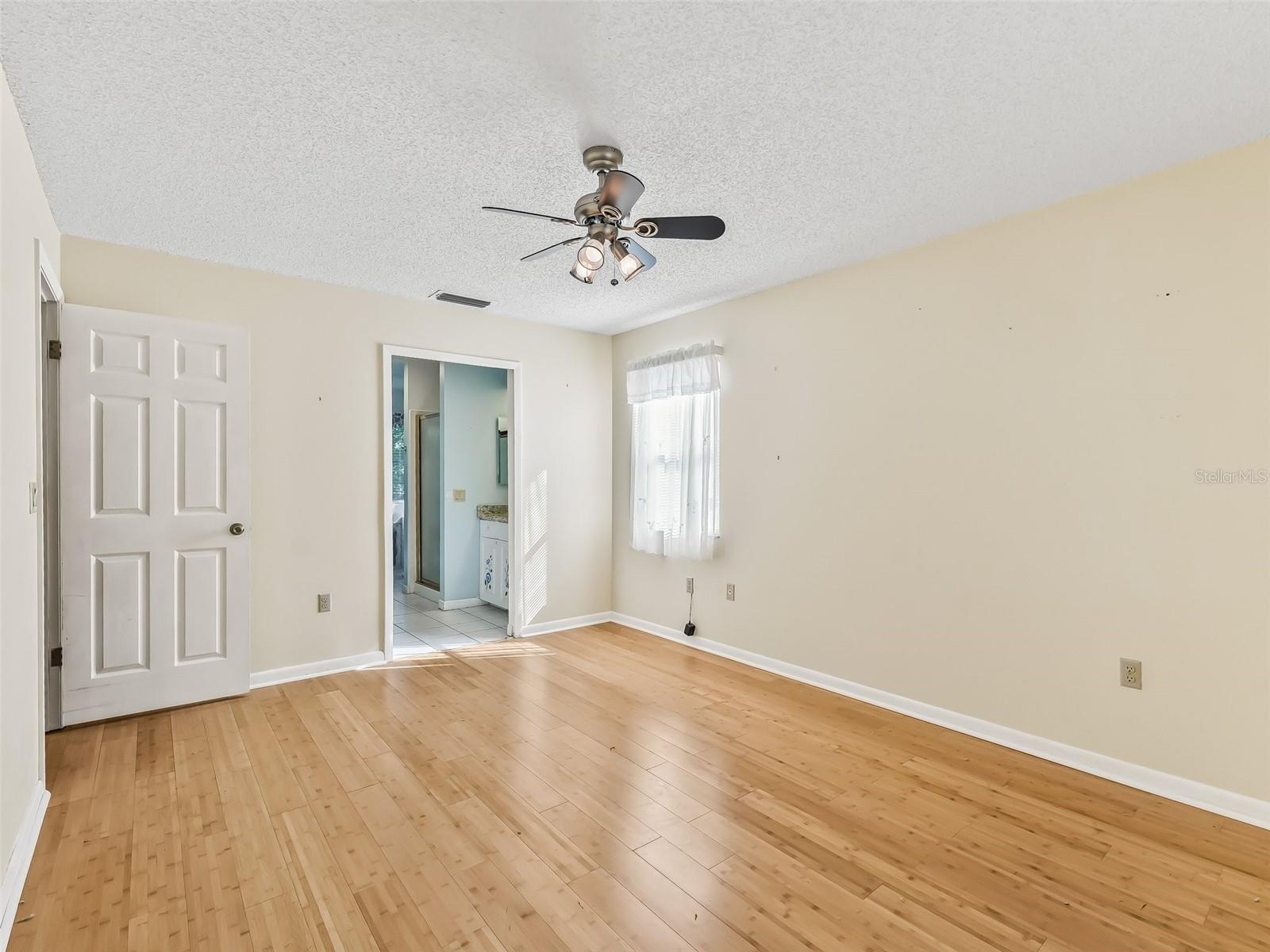 Image 20 of 52 For 2401 Greenlaw Court