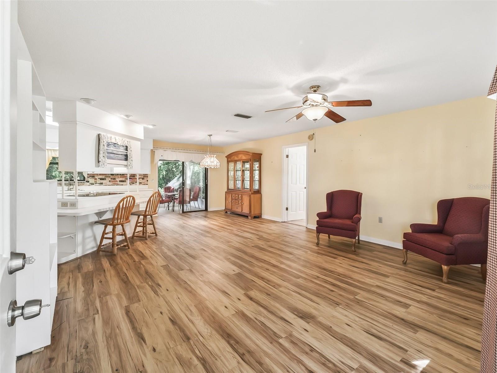 Image 6 of 52 For 2401 Greenlaw Court