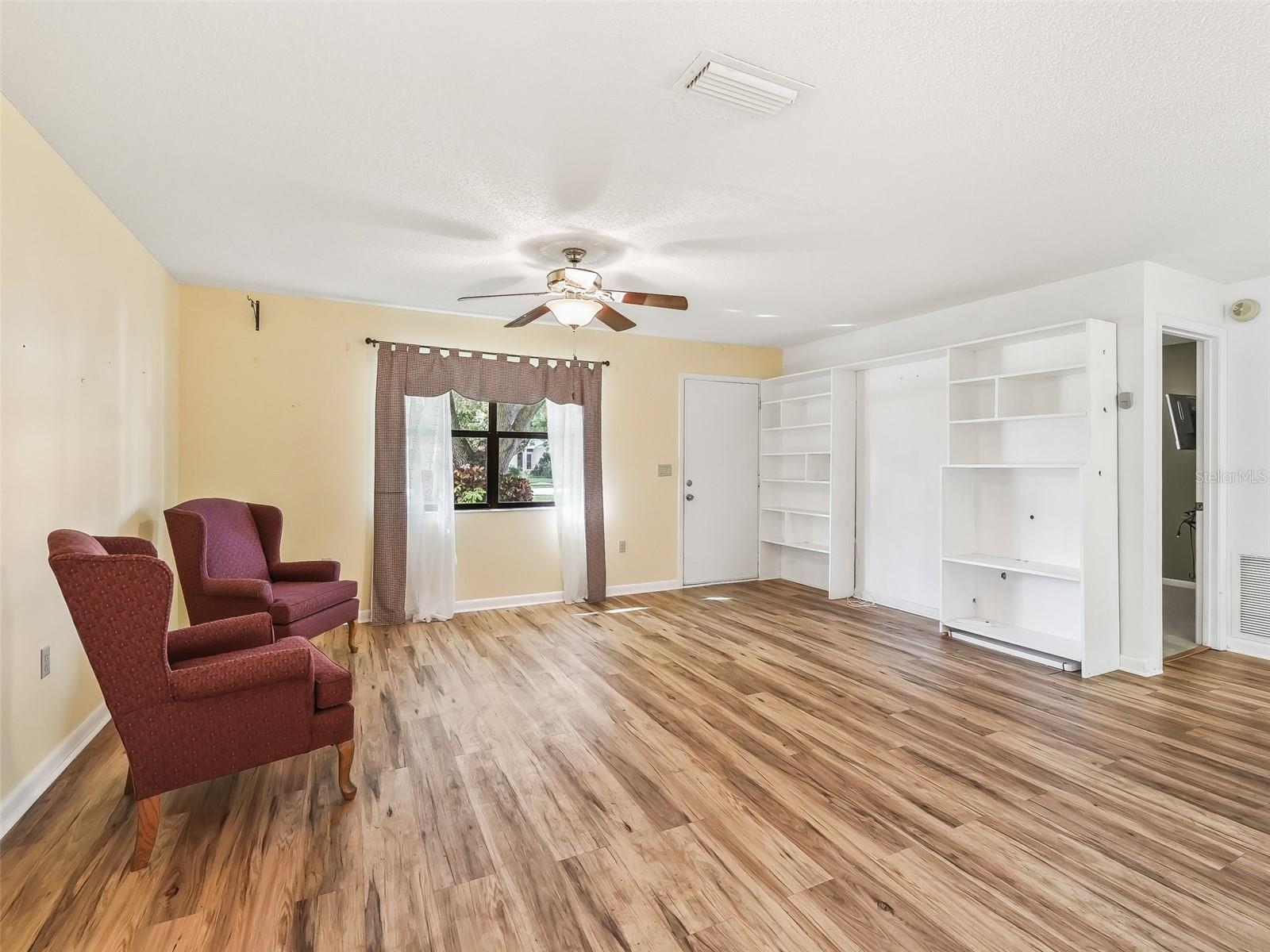Image 7 of 52 For 2401 Greenlaw Court