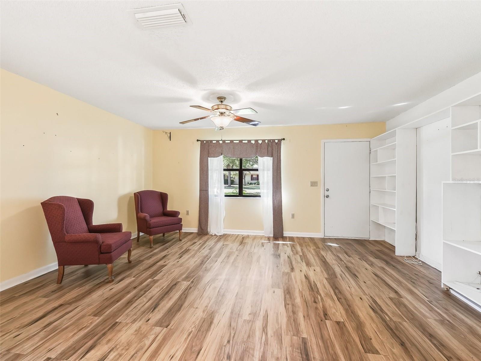 Image 8 of 52 For 2401 Greenlaw Court