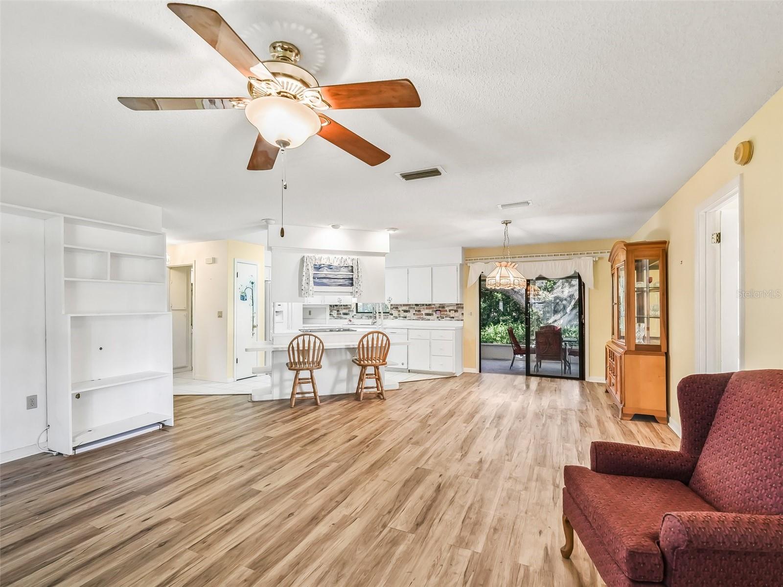 Image 9 of 52 For 2401 Greenlaw Court