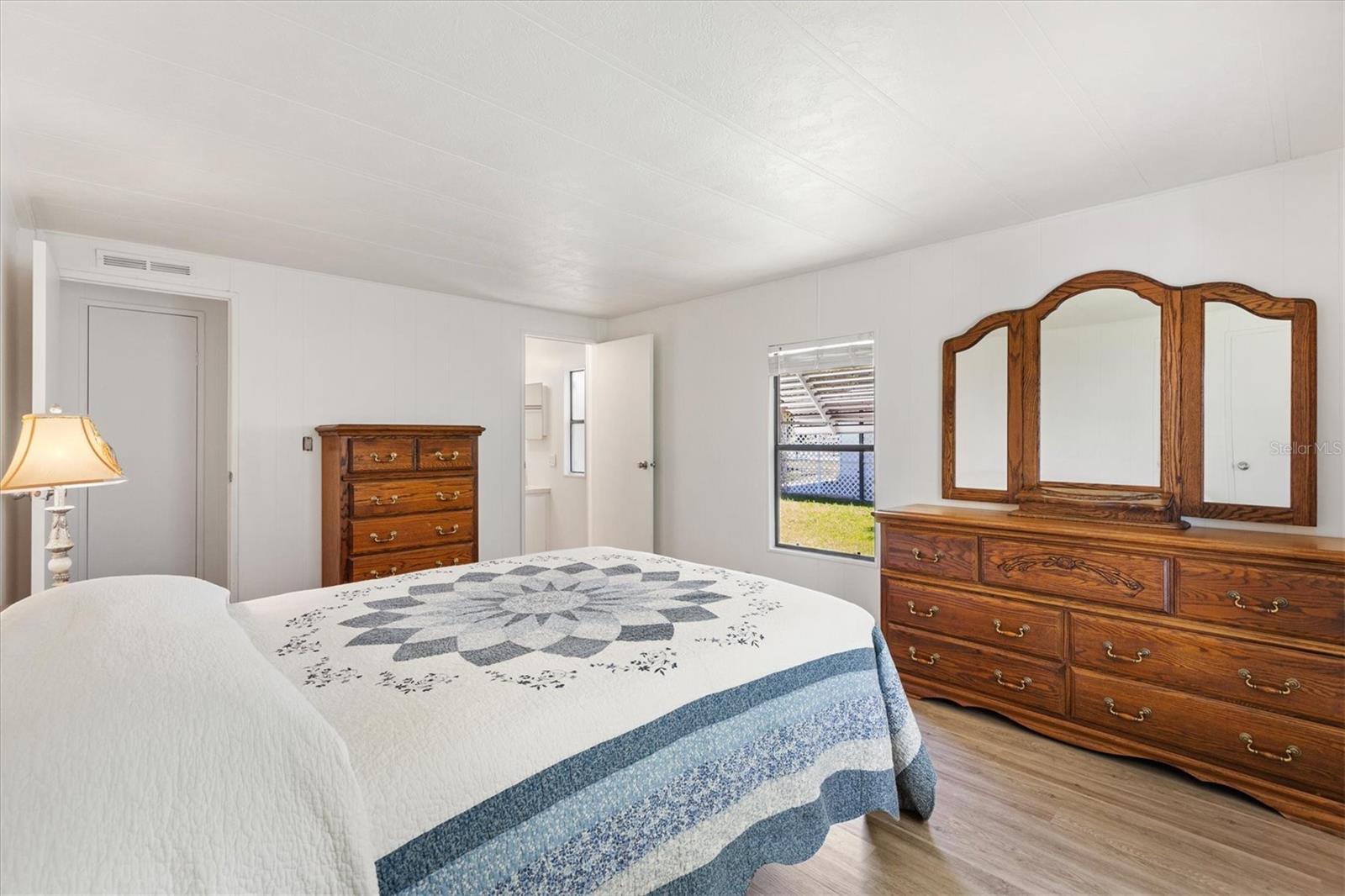 Image 16 of 28 For 106 Oak Boulevard